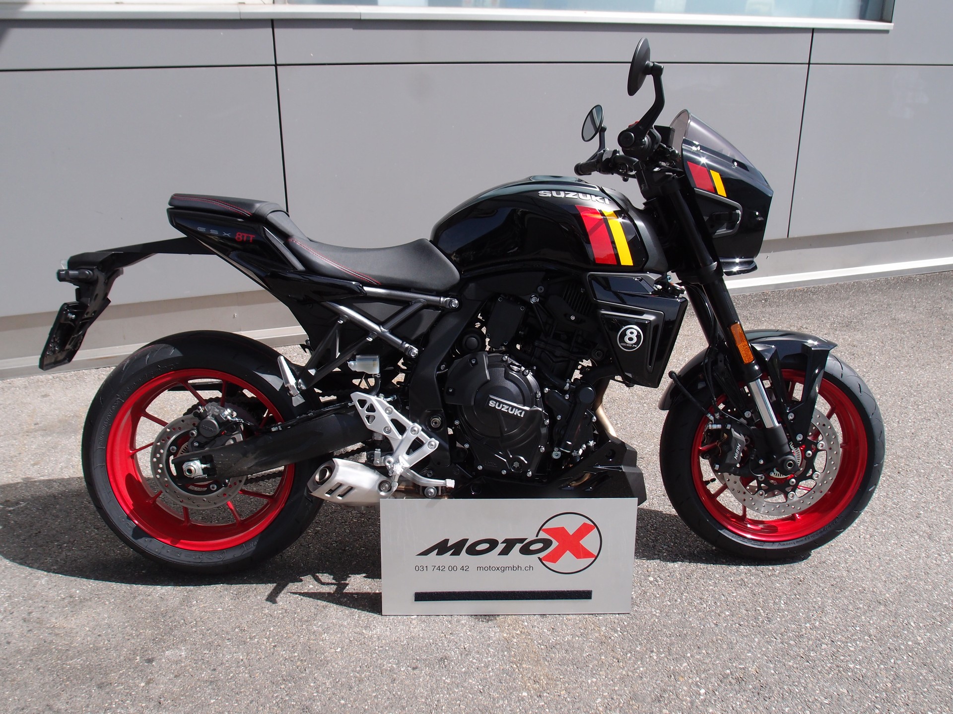 SUZUKI GSX 8TT