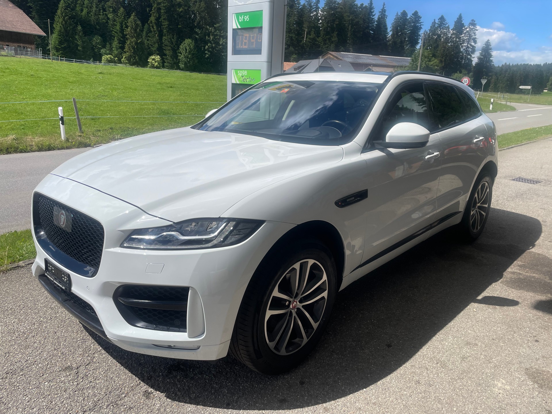 JAGUAR F-Pace 25t 2.0 R-Sport AWD Automatik-image-1