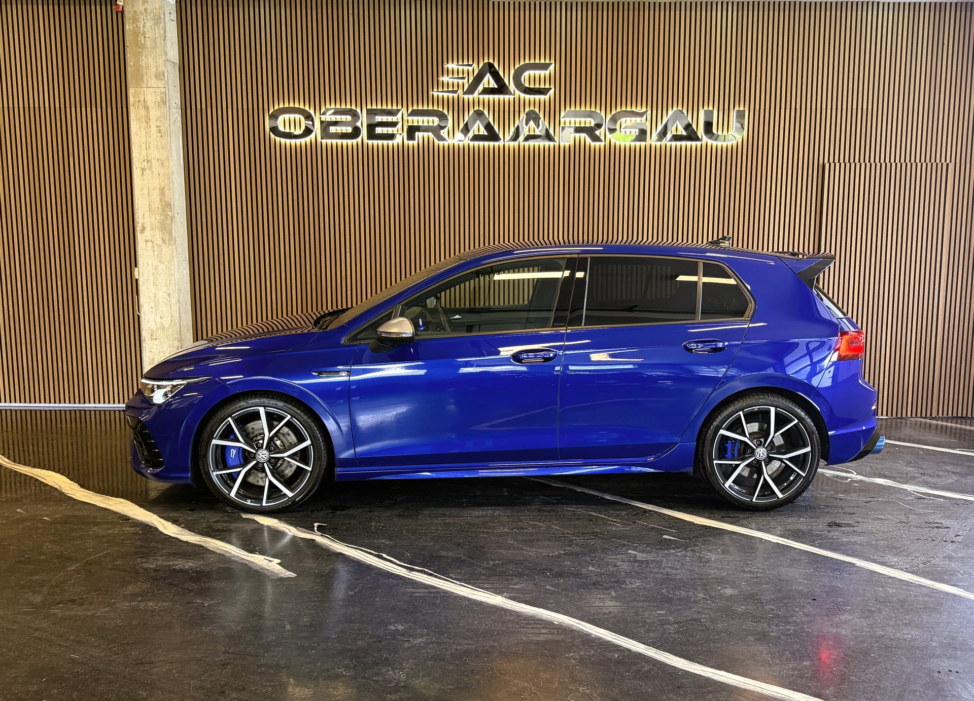 VW Golf 2.0 TSI R DSG 4Motion-image-1