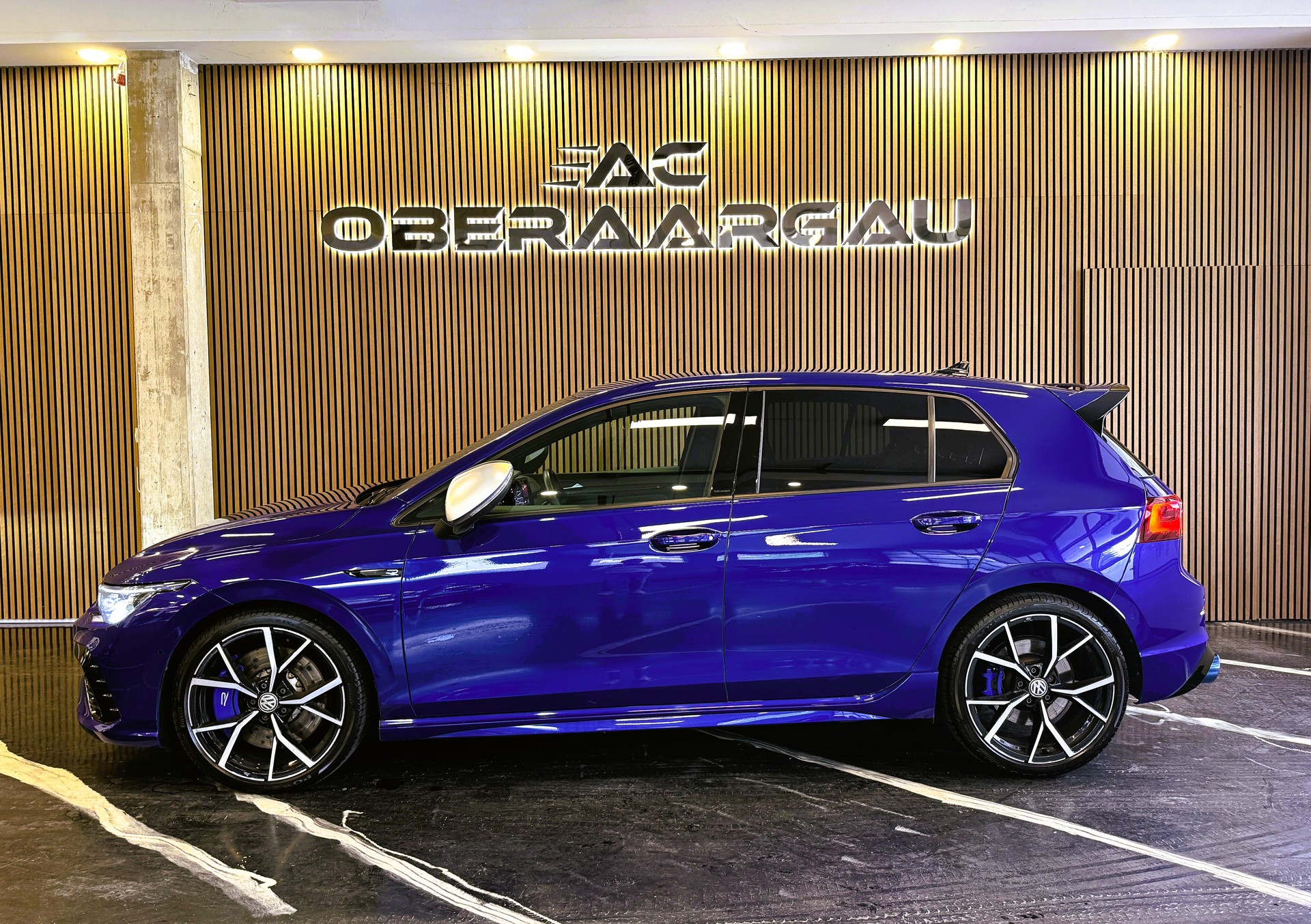VW Golf 2.0 TSI R DSG 4Motion-showroom-element-3