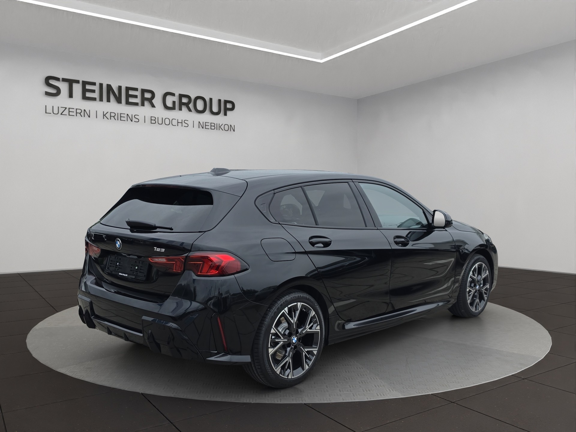 BMW 123 xDrive M Sport Steptronic-image-4