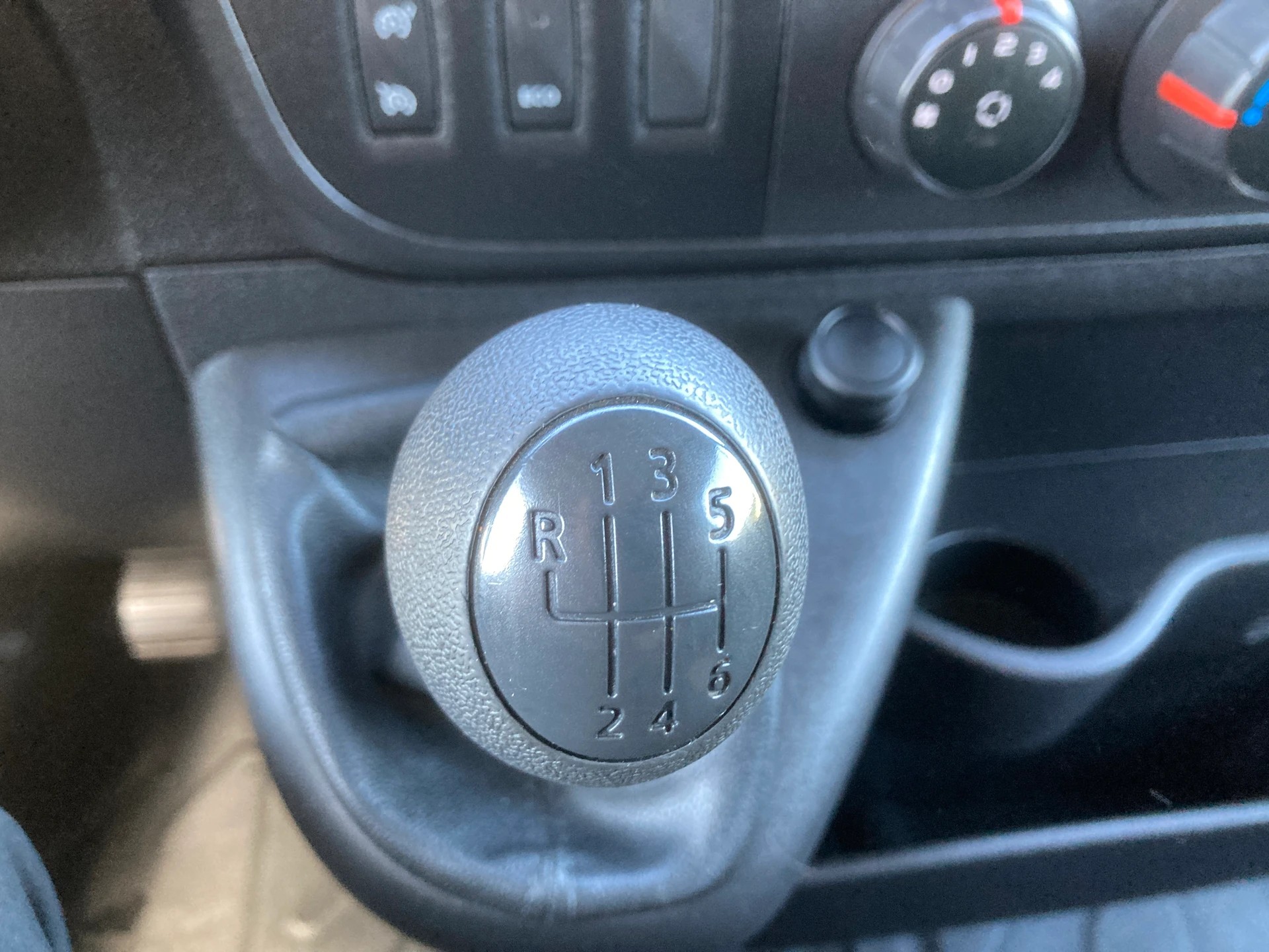 RENAULT Master T35 2.3dCi 130 L2H2-image-10