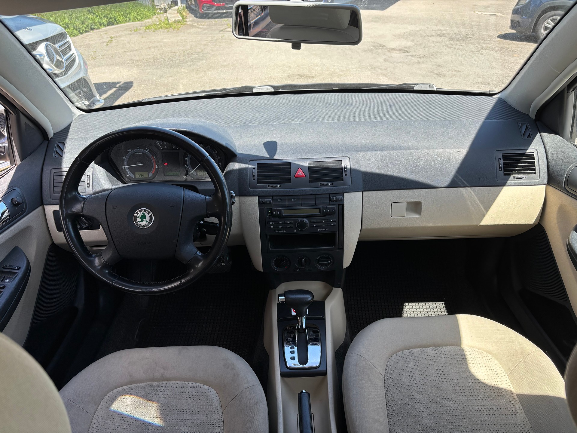 SKODA Fabia 1.4 16V Elegance-image-3