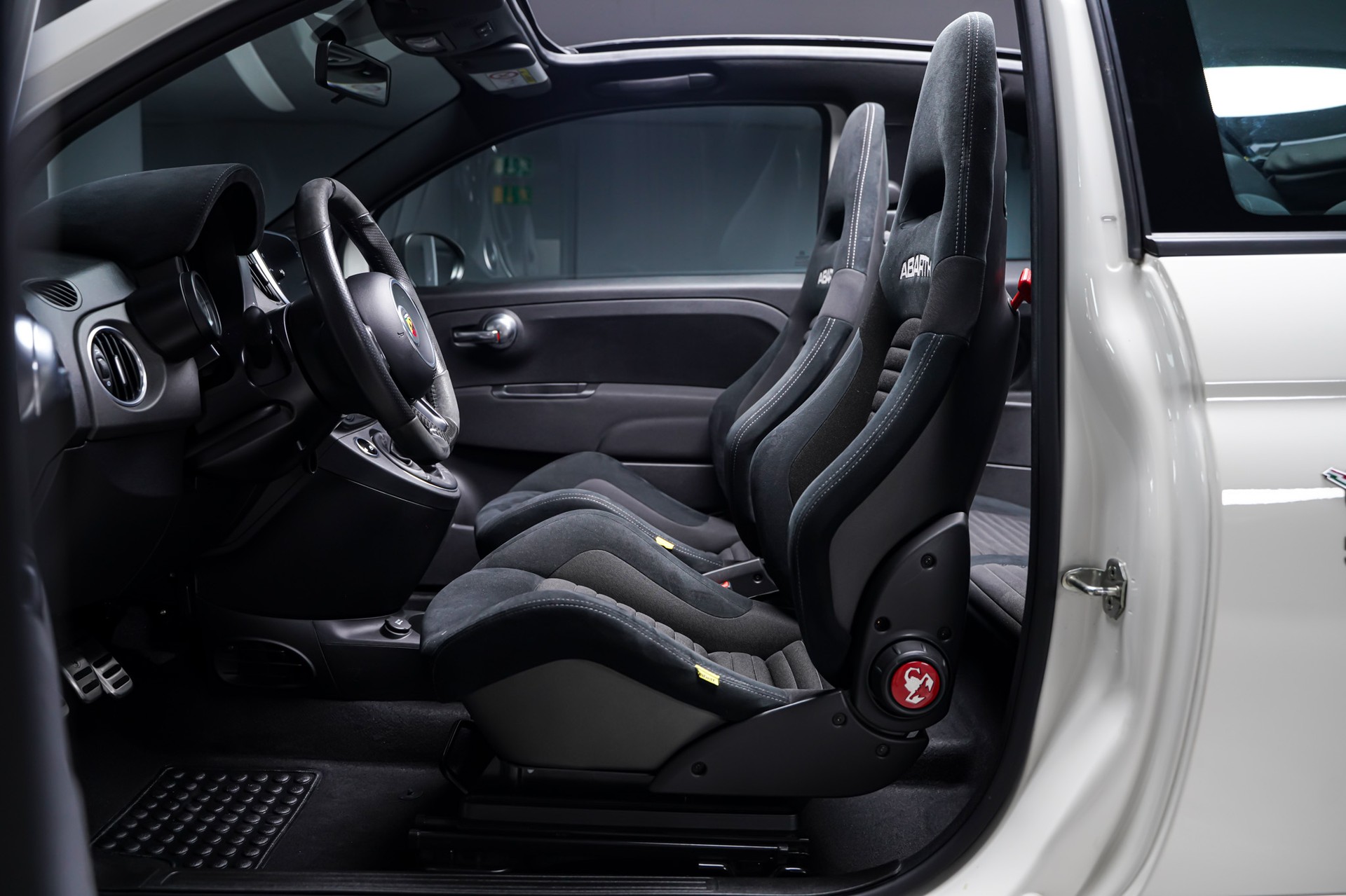 FIAT 595C 1.4 16V Turbo Abarth Competizione-image-13