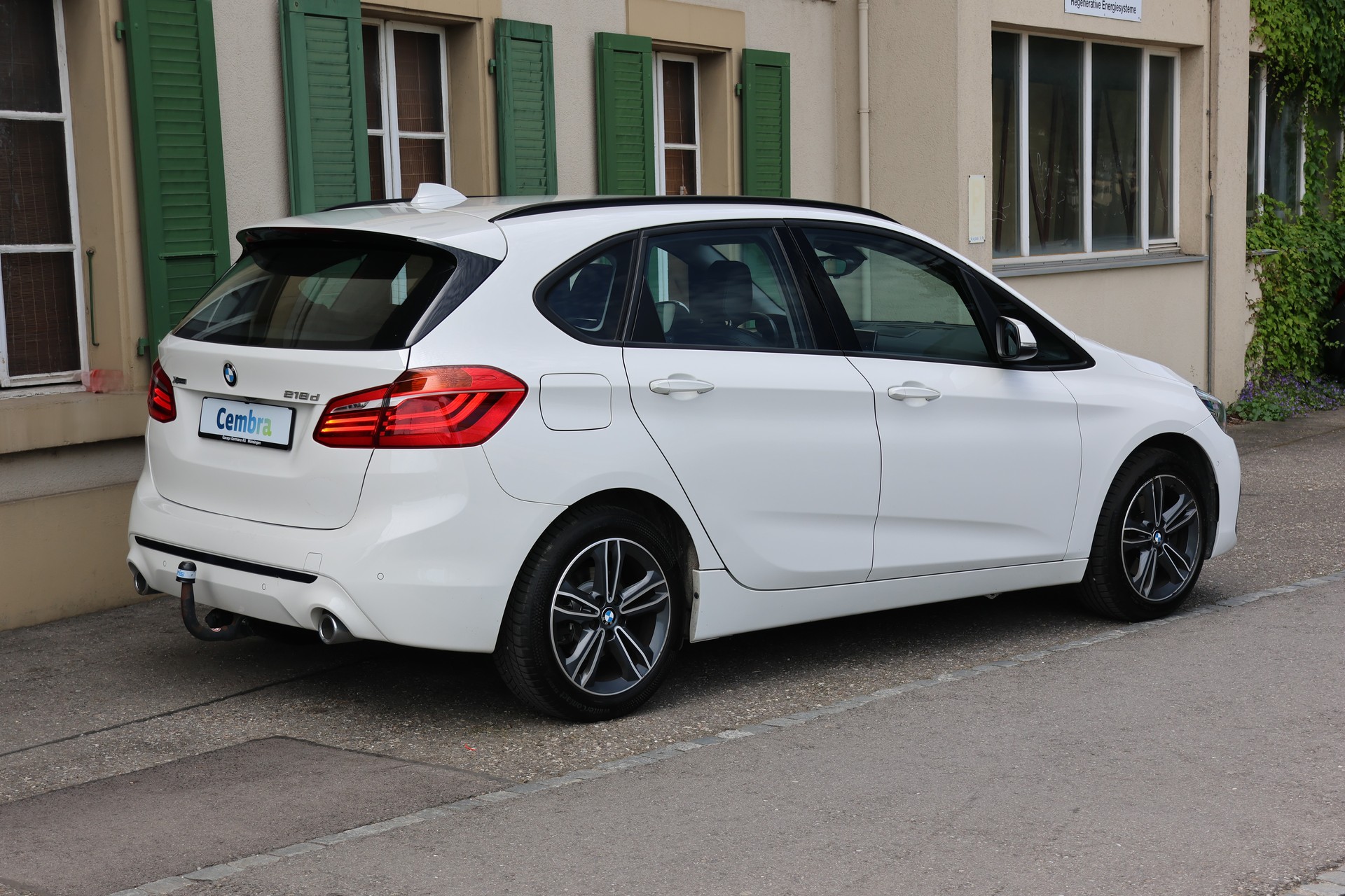 BMW 218d xDrive Active Tourer Steptronic Sport Line-image-4