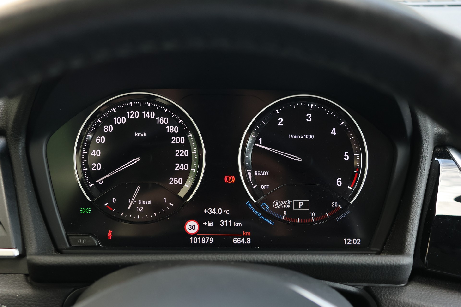 BMW 218d xDrive Active Tourer Steptronic Sport Line-image-16
