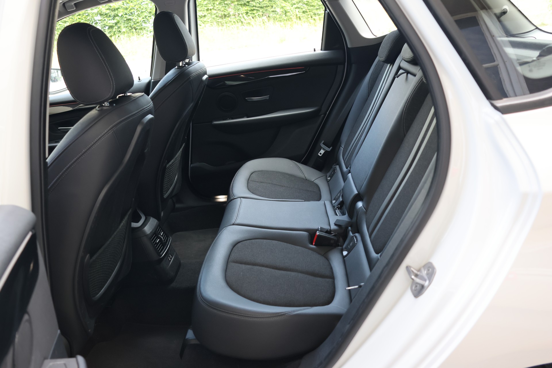 BMW 218d xDrive Active Tourer Steptronic Sport Line-image-11