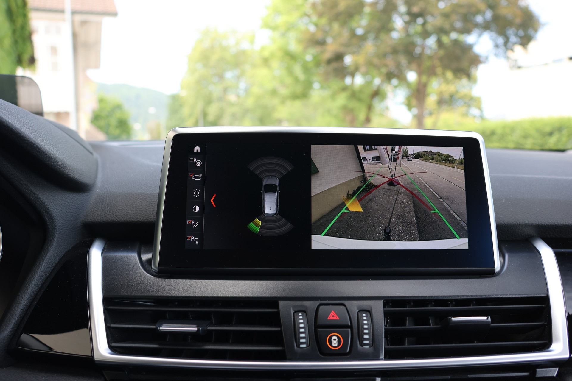 BMW 218d xDrive Active Tourer Steptronic Sport Line-image-18