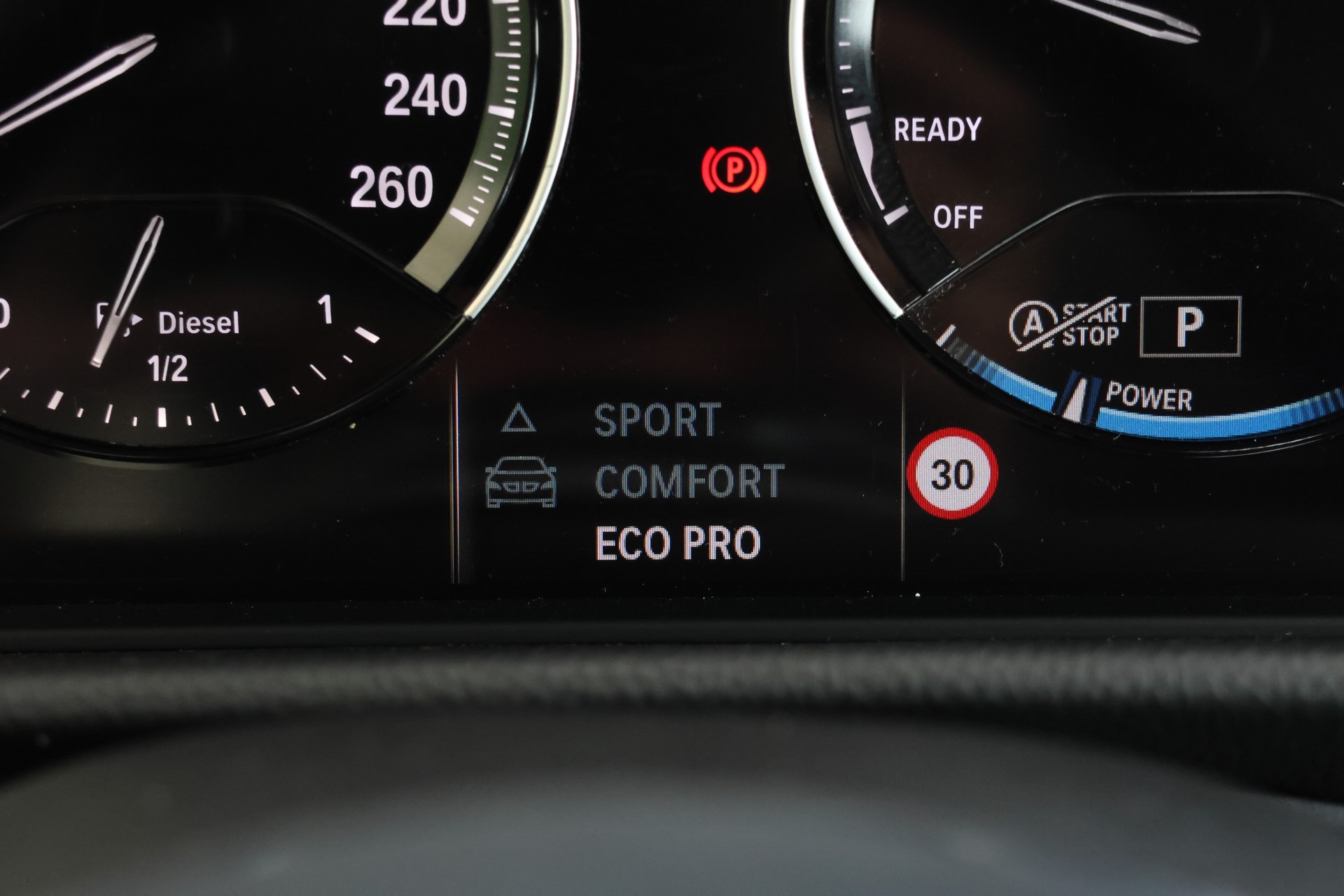 BMW 218d xDrive Active Tourer Steptronic Sport Line-image-17