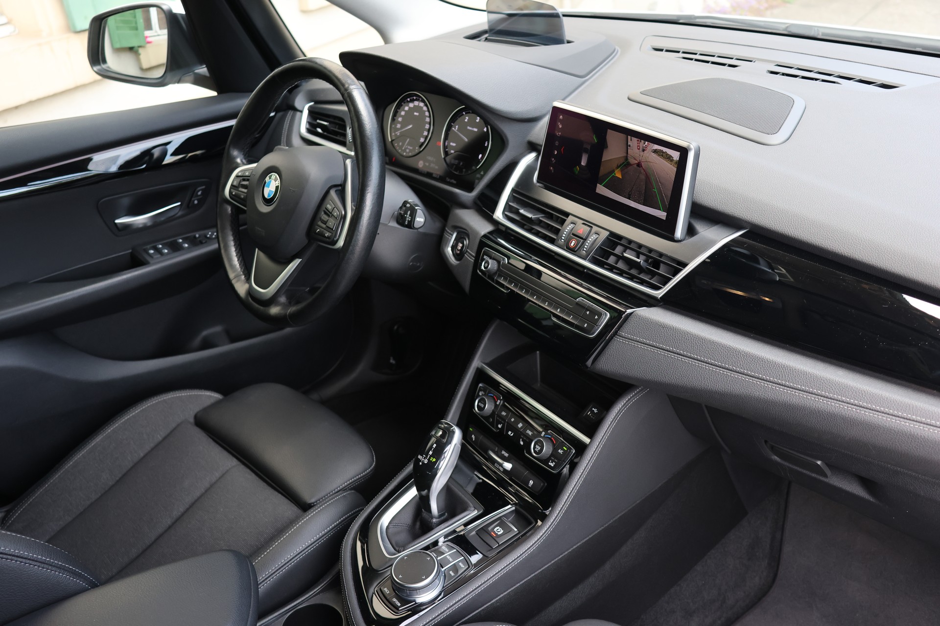 BMW 218d xDrive Active Tourer Steptronic Sport Line-image-7