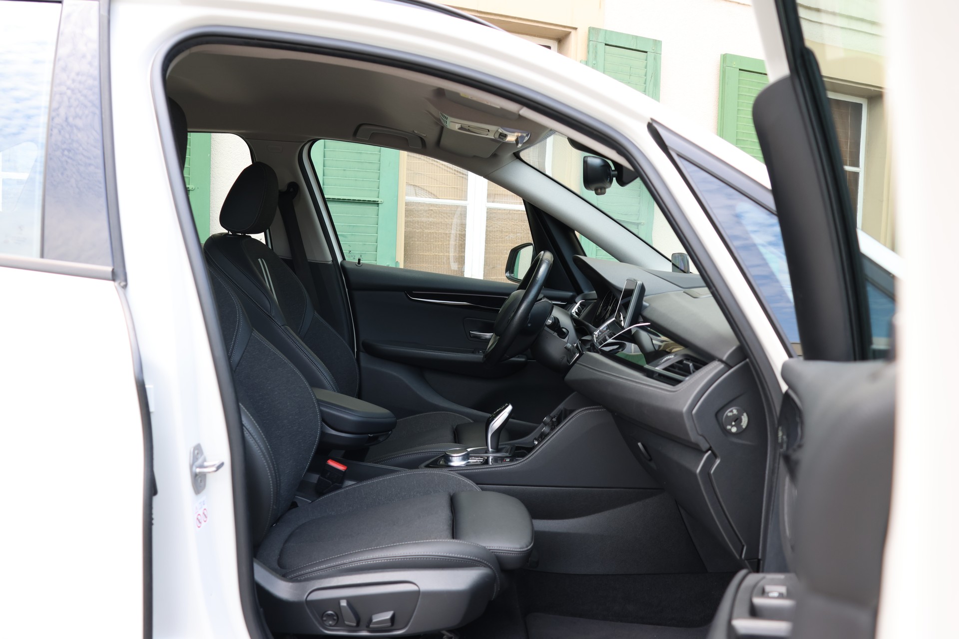 BMW 218d xDrive Active Tourer Steptronic Sport Line-image-8