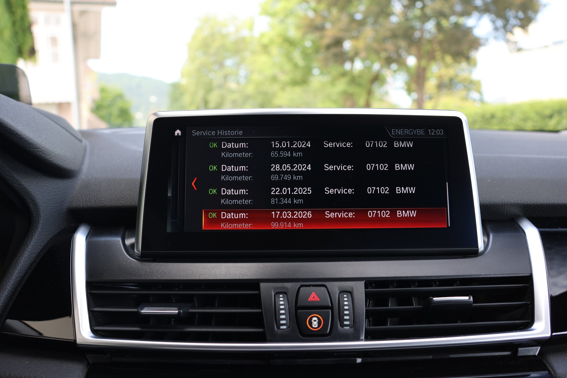 BMW 218d xDrive Active Tourer Steptronic Sport Line-image-24