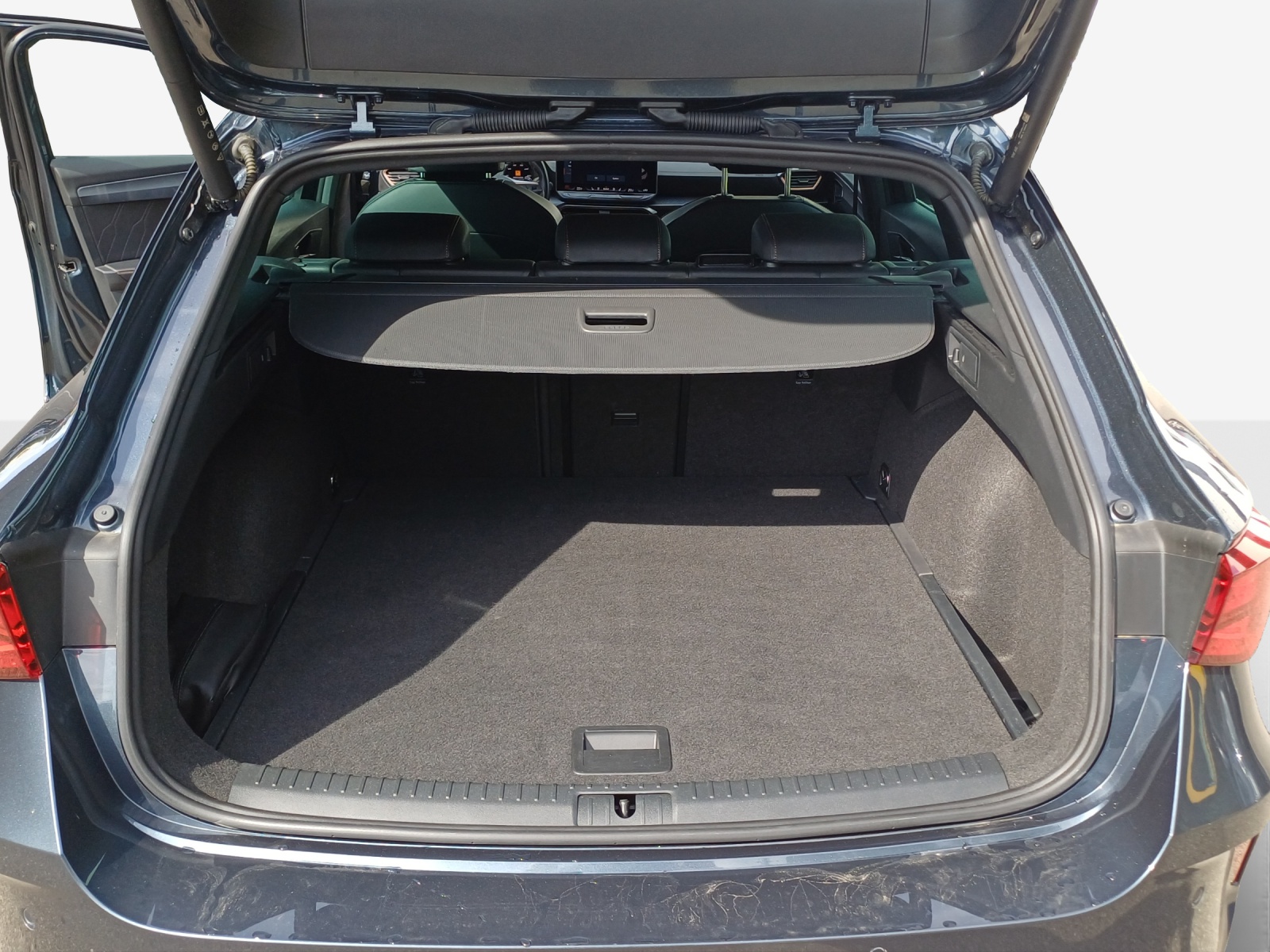 CUPRA LEON ST 1.5 eTSI DSG-image-12