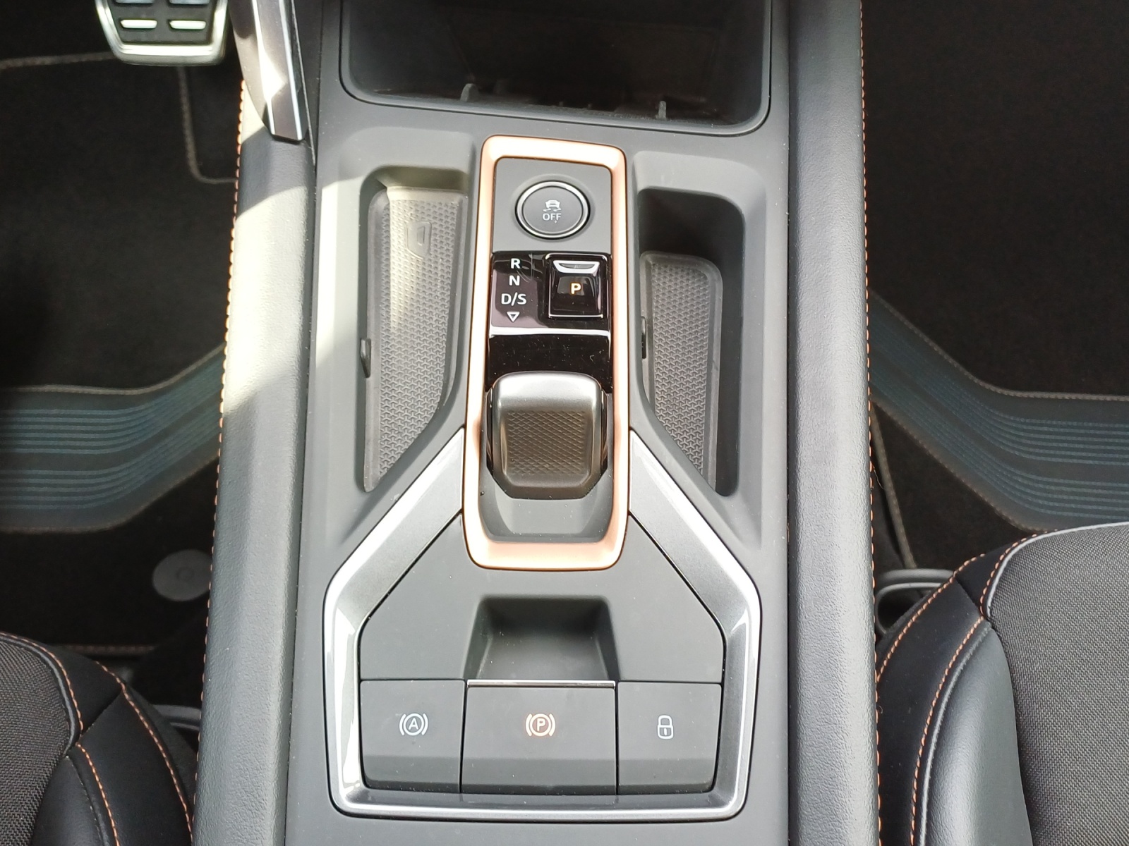 CUPRA LEON ST 1.5 eTSI DSG-image-15