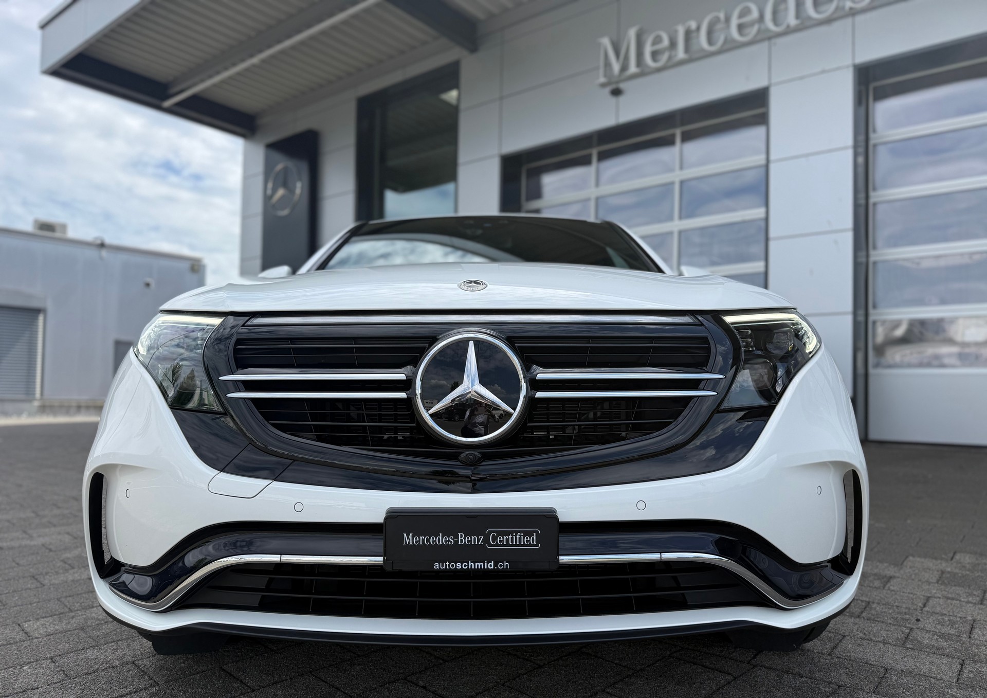 MERCEDES-BENZ EQC 400 AMG Line 4Matic-image-2