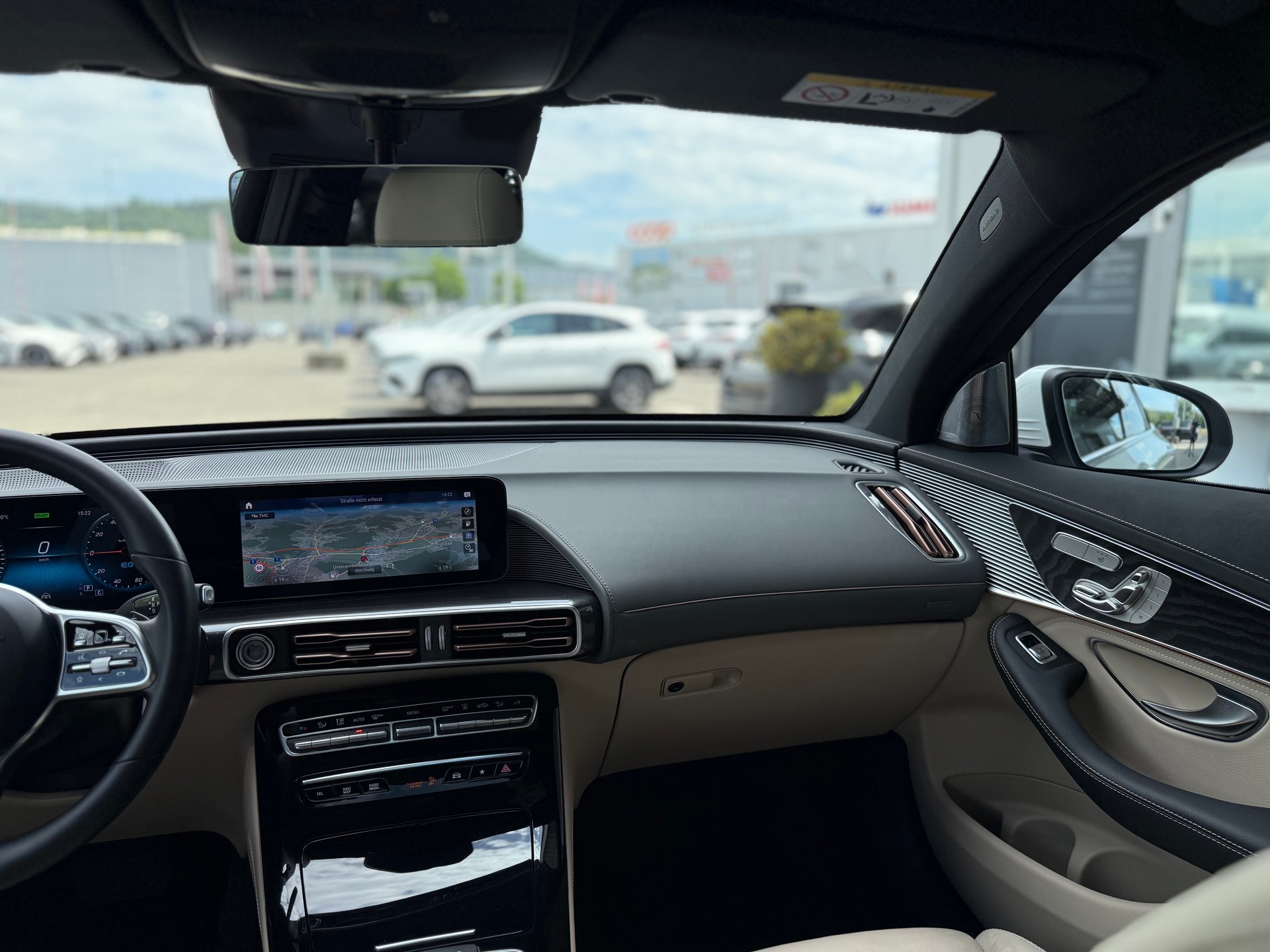 MERCEDES-BENZ EQC 400 AMG Line 4Matic-image-5