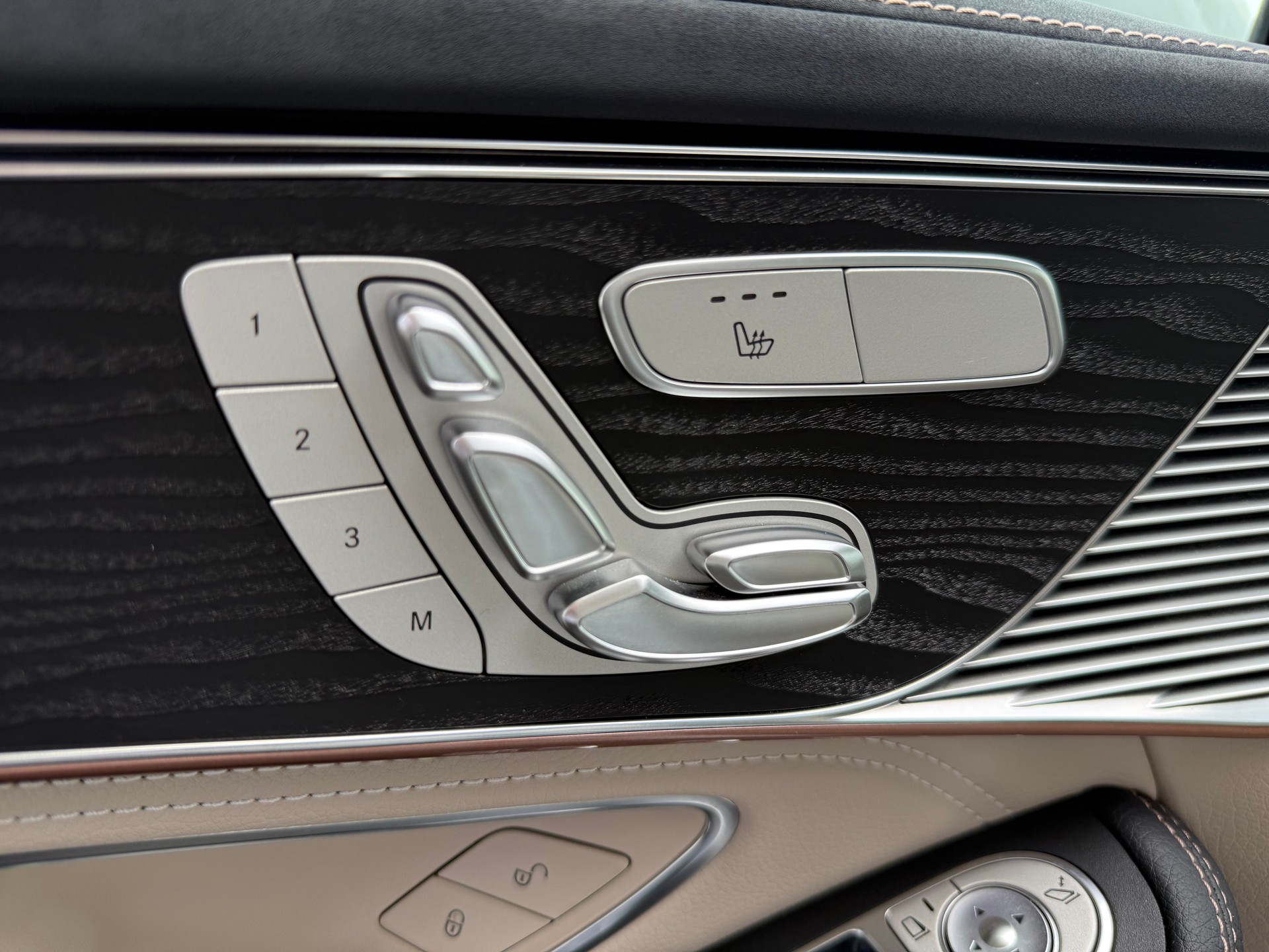 MERCEDES-BENZ EQC 400 AMG Line 4Matic-image-6