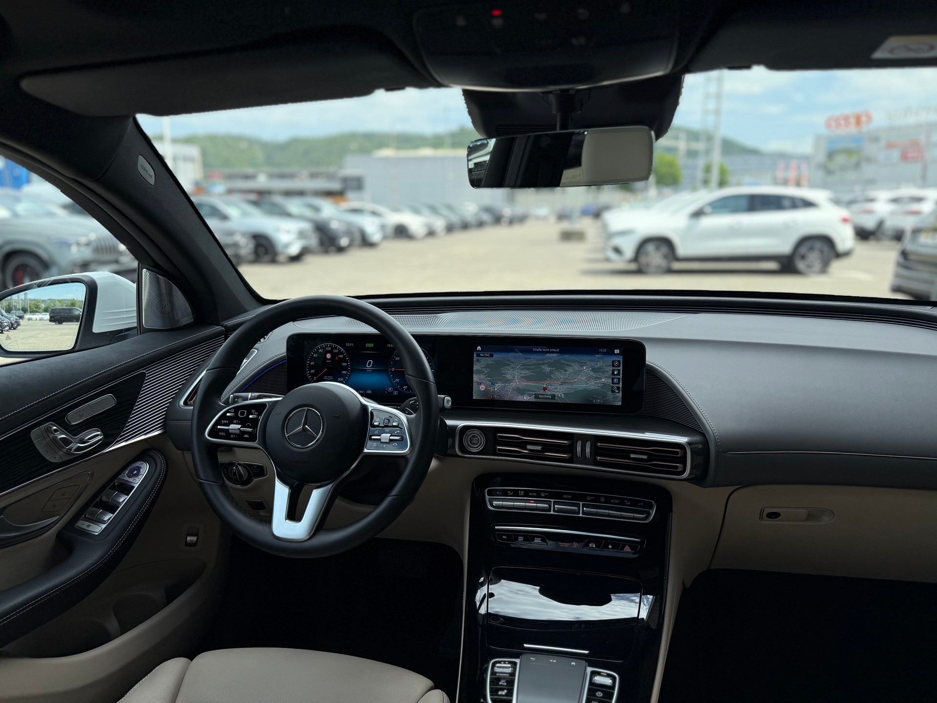 MERCEDES-BENZ EQC 400 AMG Line 4Matic-image-7