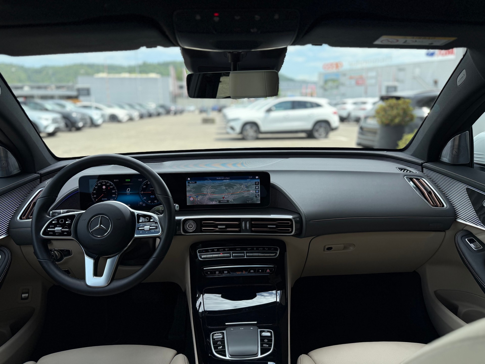 MERCEDES-BENZ EQC 400 AMG Line 4Matic-image-3