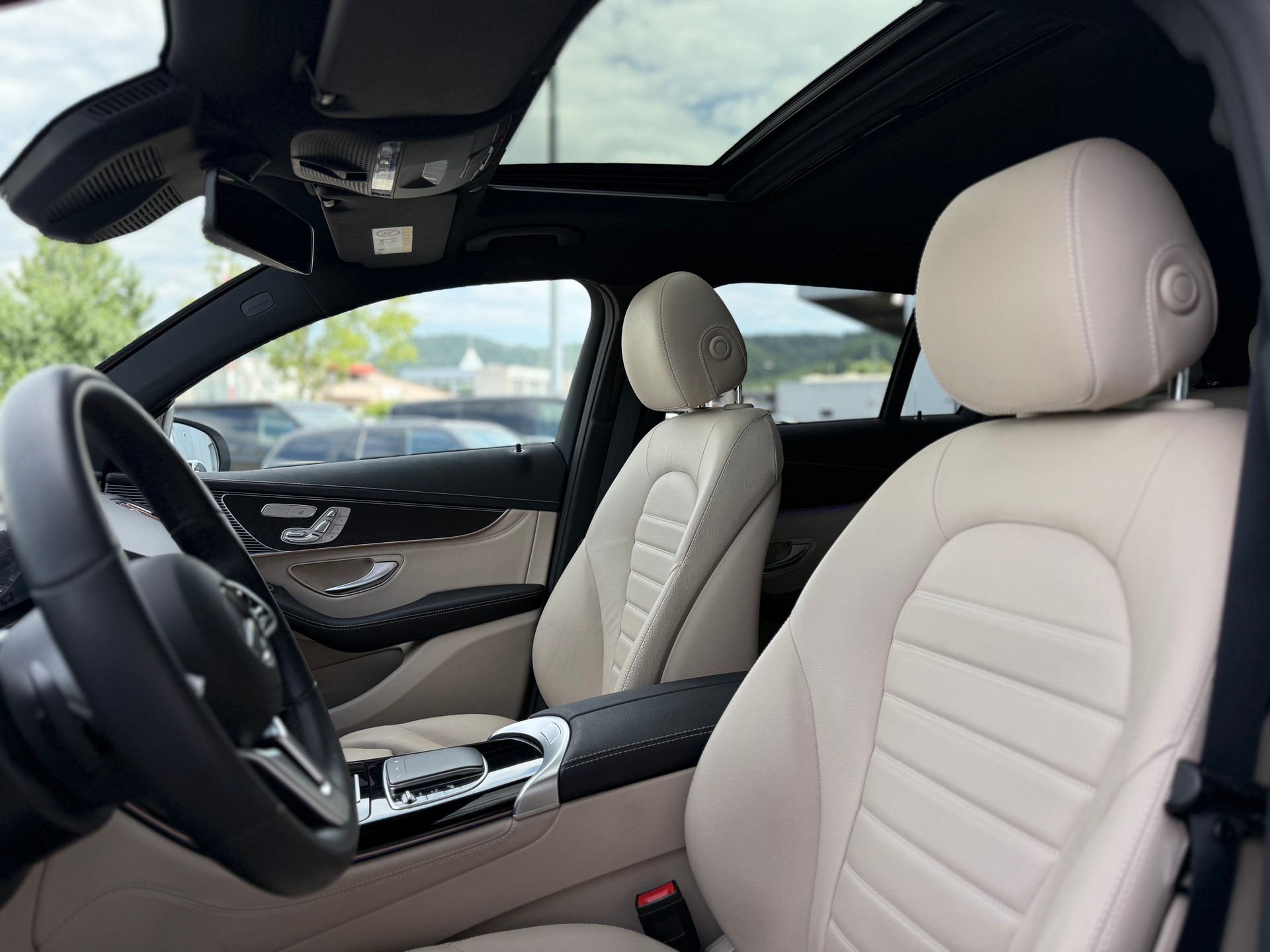 MERCEDES-BENZ EQC 400 AMG Line 4Matic-image-4