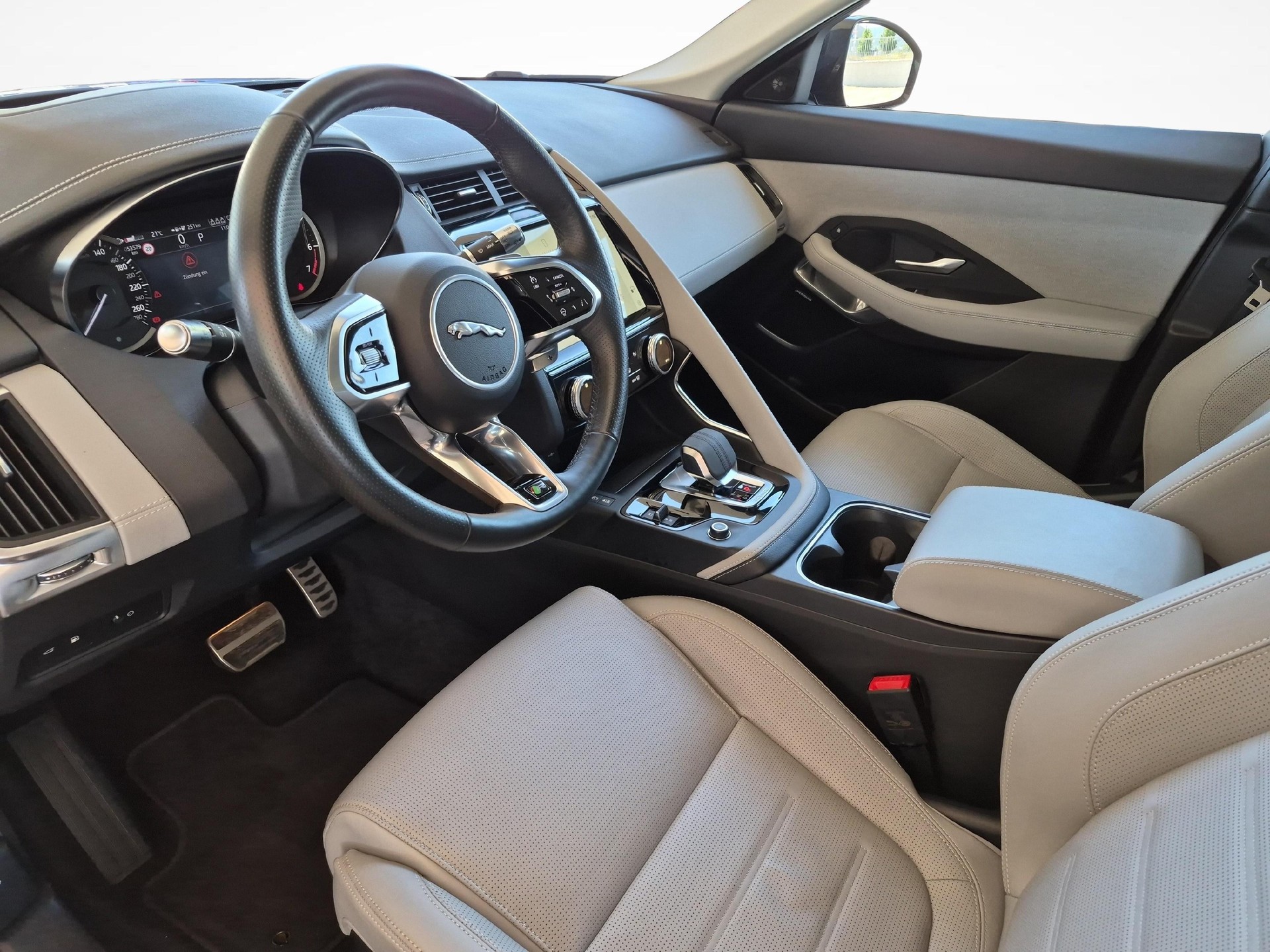 JAGUAR E-Pace 1.5 T 300e R-Dynamic HSE AWD / ab 0,99% Leasing bei Abschluss einer Protect Autoversicherung-image-13