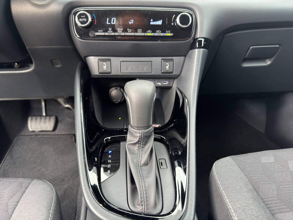 TOYOTA Yaris 1.5 VVT-i HSD Comfort Sport-image-19