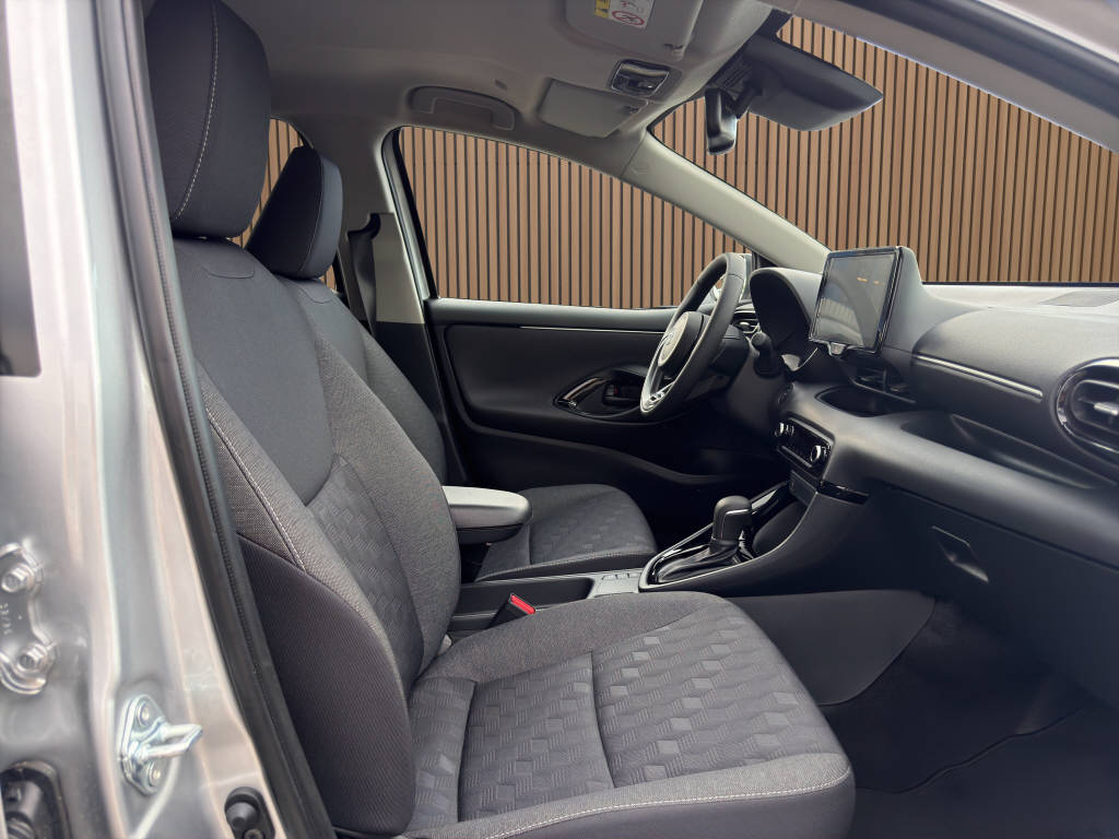 TOYOTA Yaris 1.5 VVT-i HSD Comfort Sport-image-13