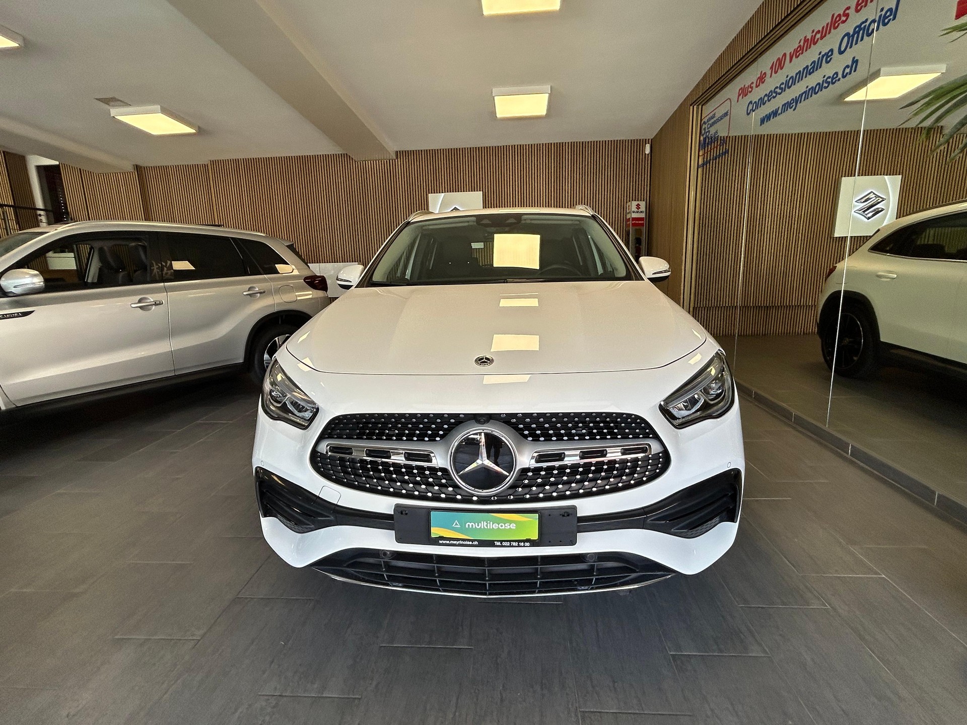 MERCEDES-BENZ GLA 200 AMG Line-image-2