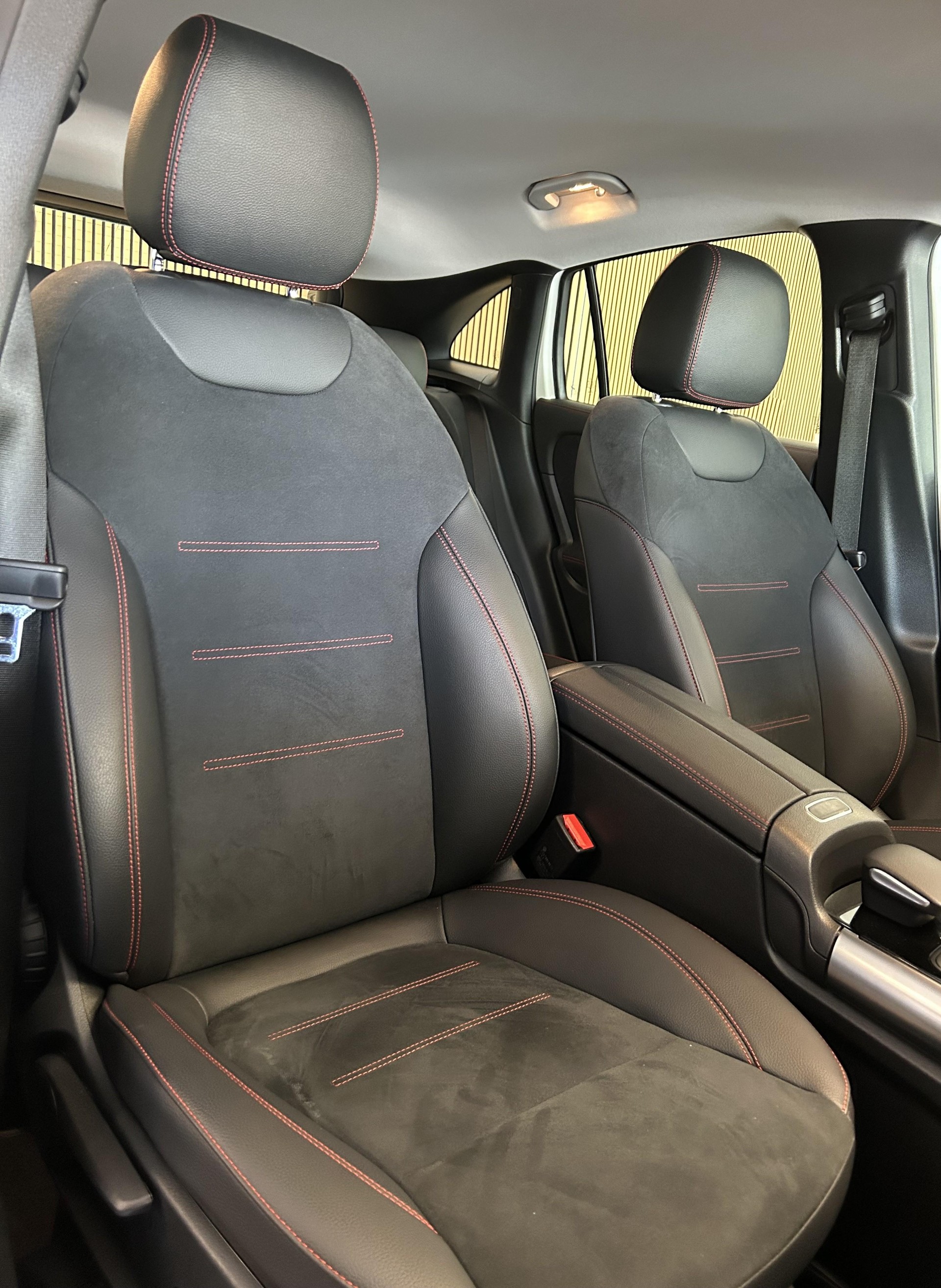 MERCEDES-BENZ GLA 200 AMG Line-image-18