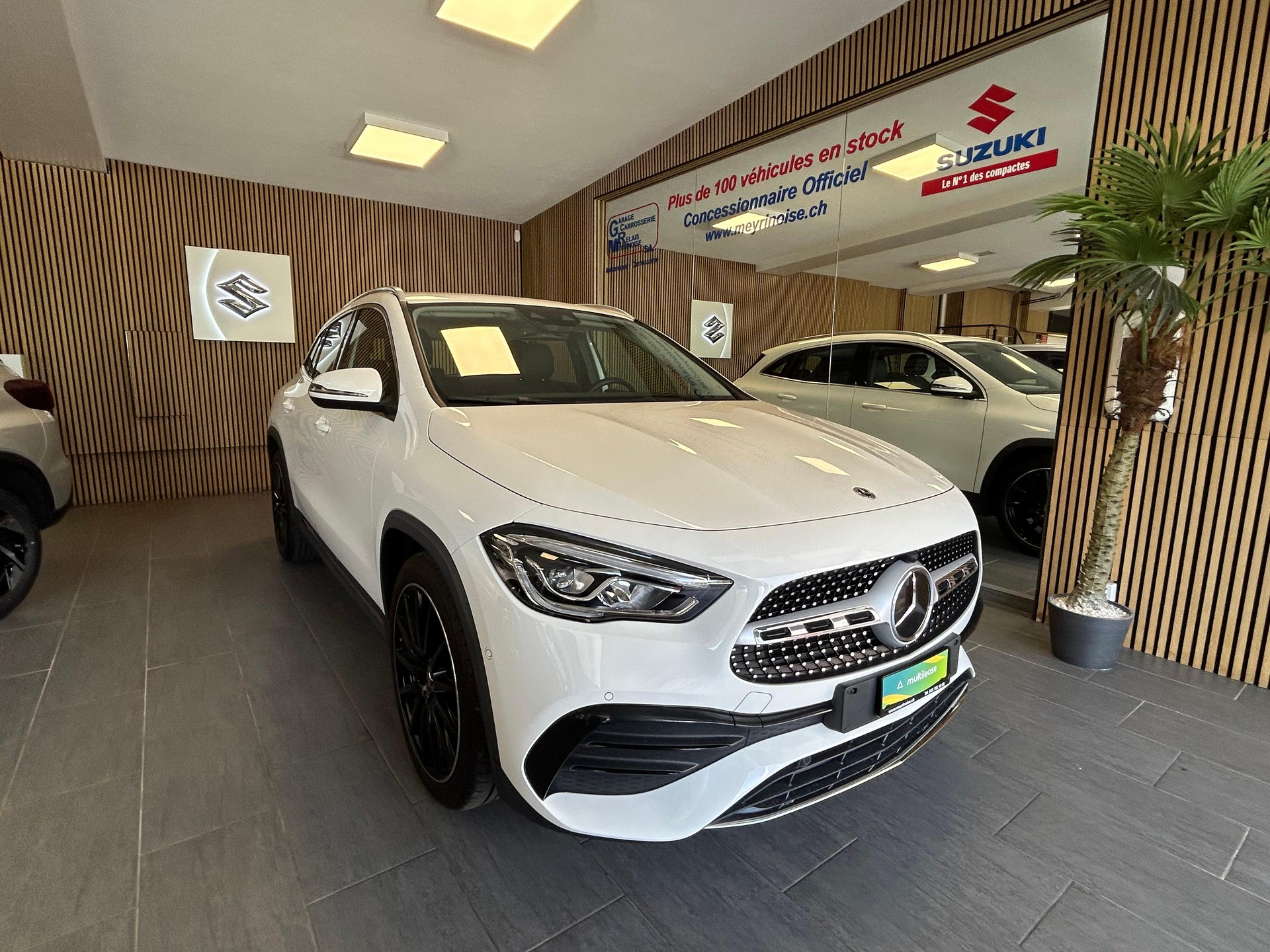 MERCEDES-BENZ GLA 200 AMG Line-image-1
