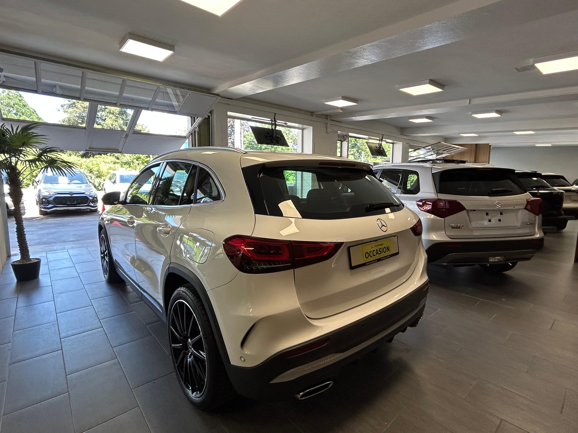 MERCEDES-BENZ GLA 200 AMG Line-image-4