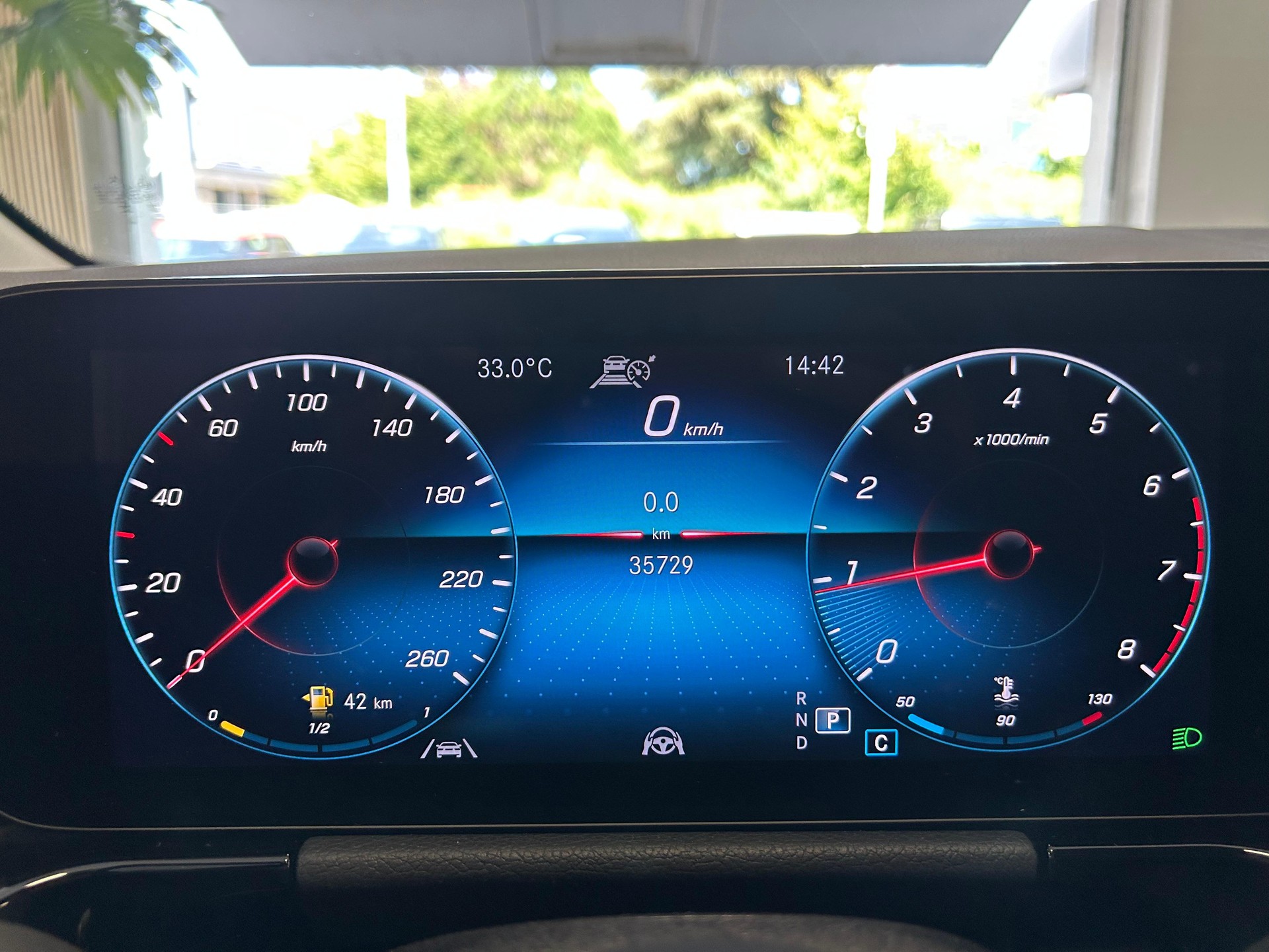 MERCEDES-BENZ GLA 200 AMG Line-image-8