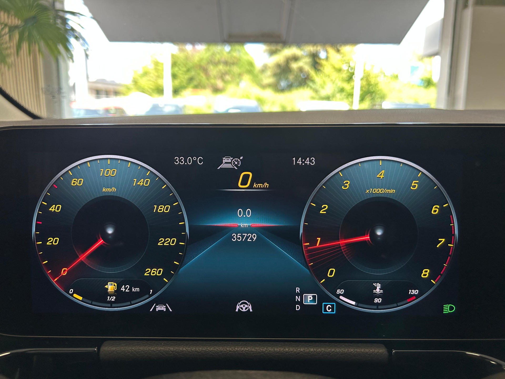 MERCEDES-BENZ GLA 200 AMG Line-image-10