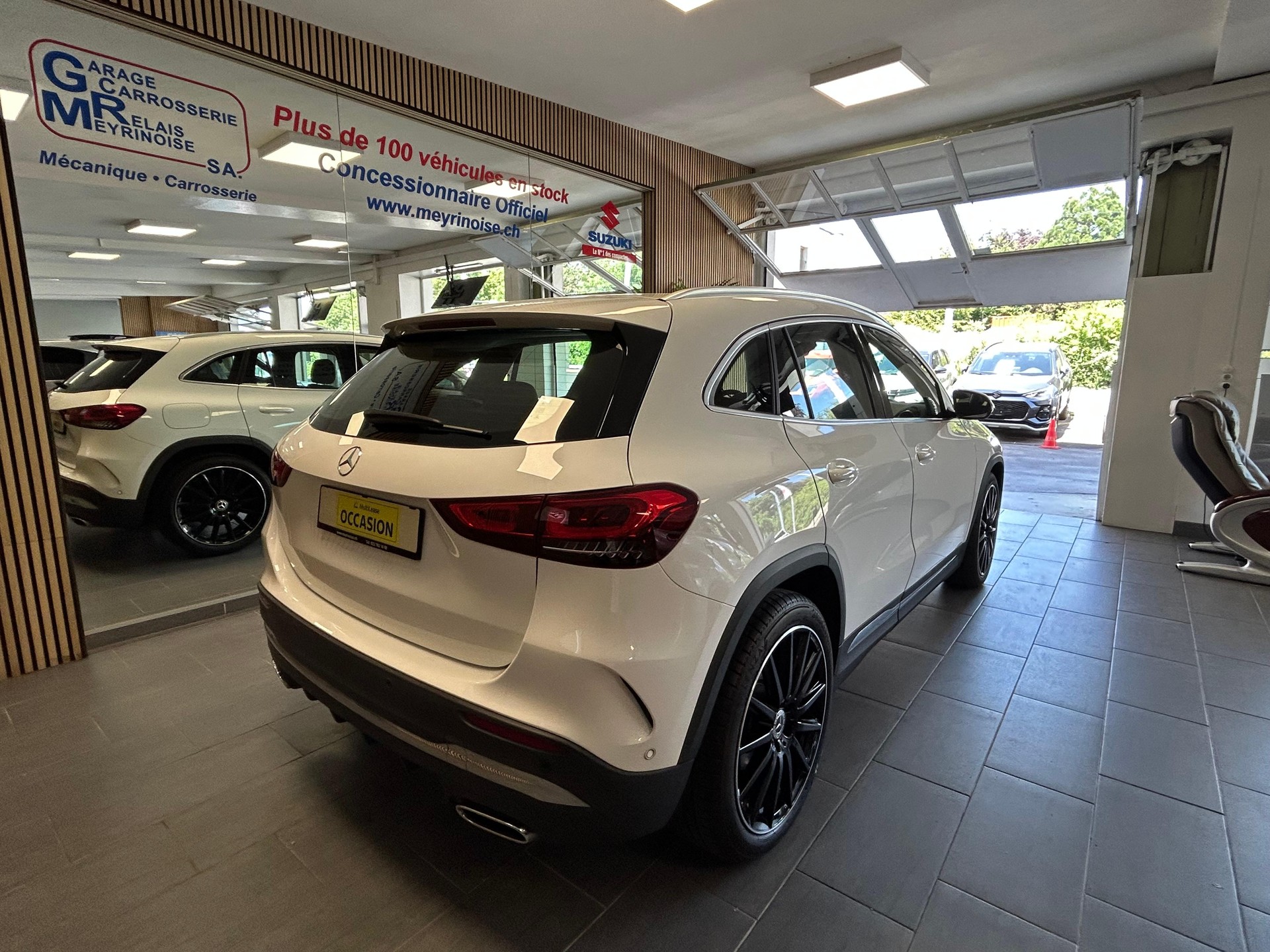 MERCEDES-BENZ GLA 200 AMG Line-image-6
