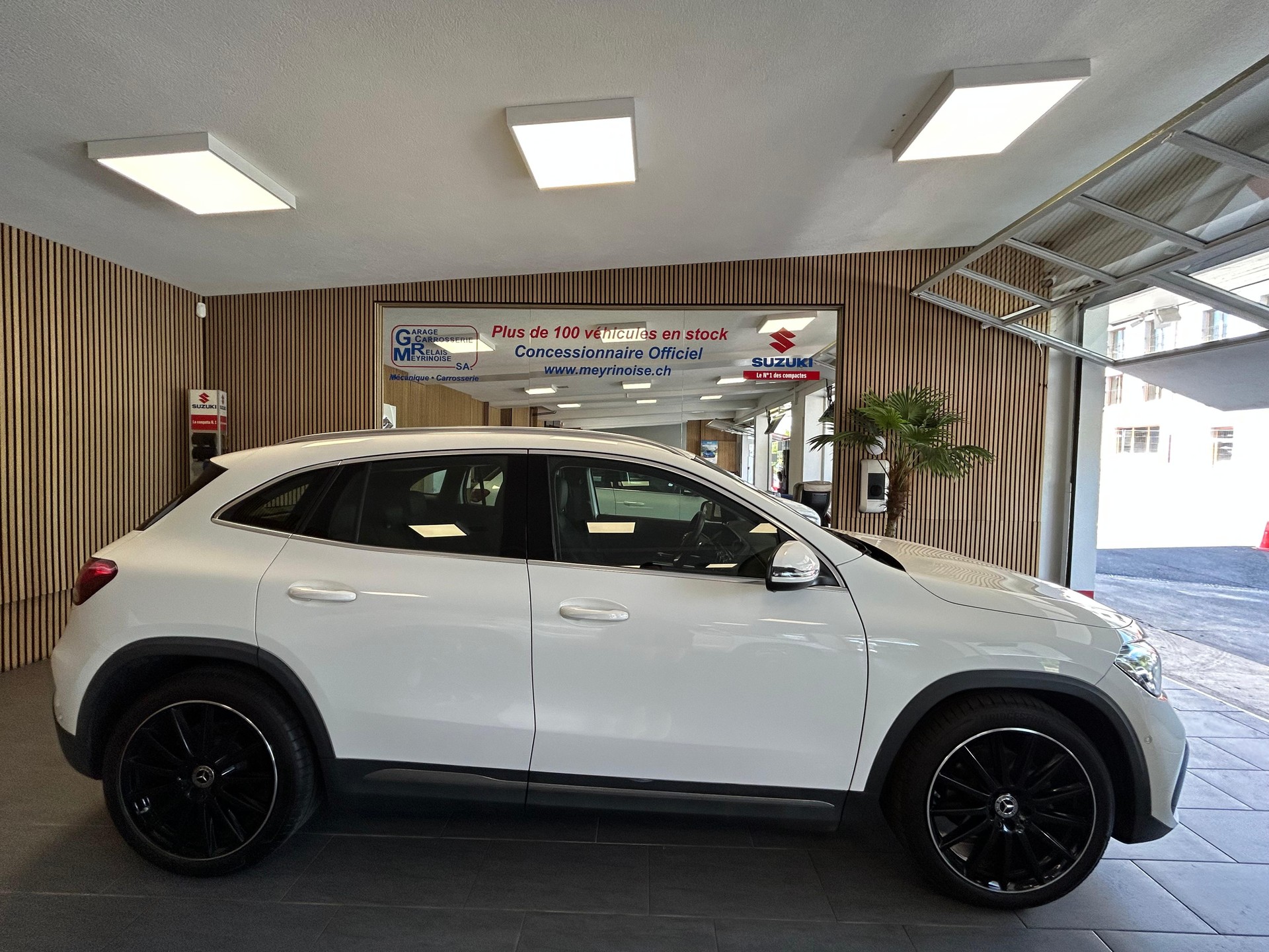MERCEDES-BENZ GLA 200 AMG Line-image-0