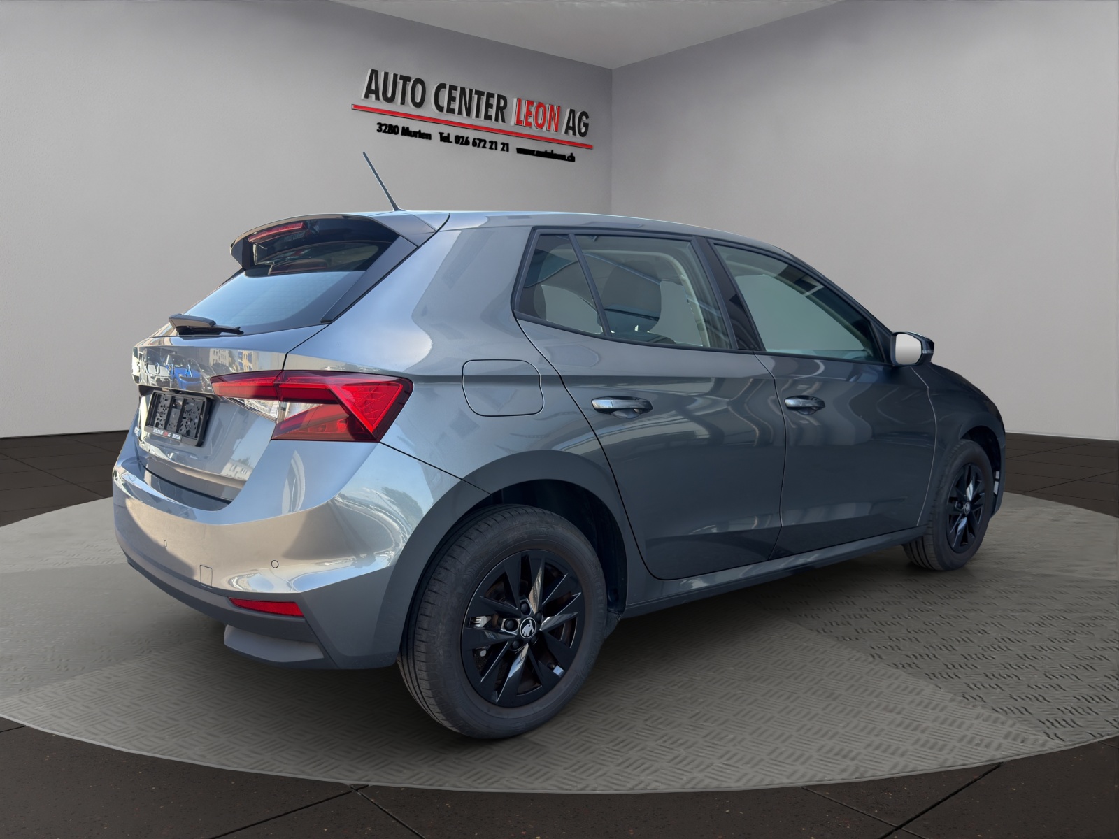 SKODA Fabia 1.0 MPI Young Edition-image-5