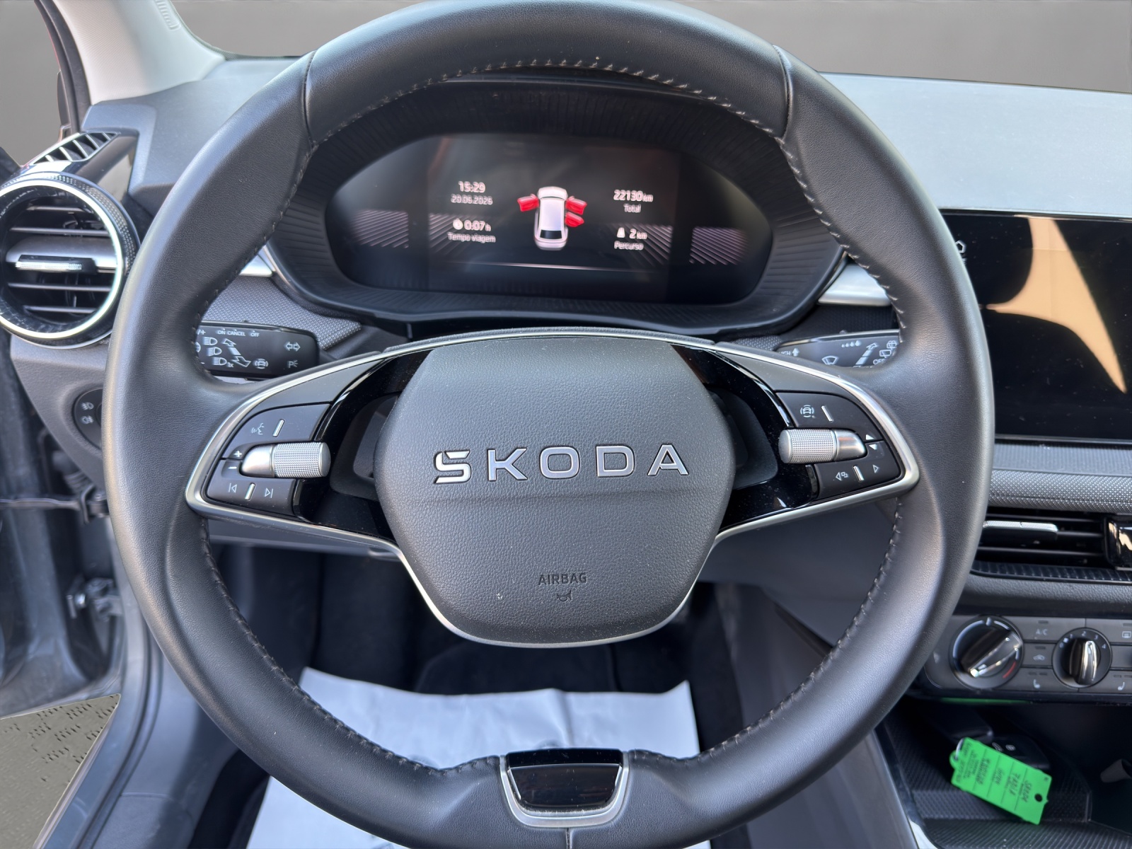 SKODA Fabia 1.0 MPI Young Edition-image-10