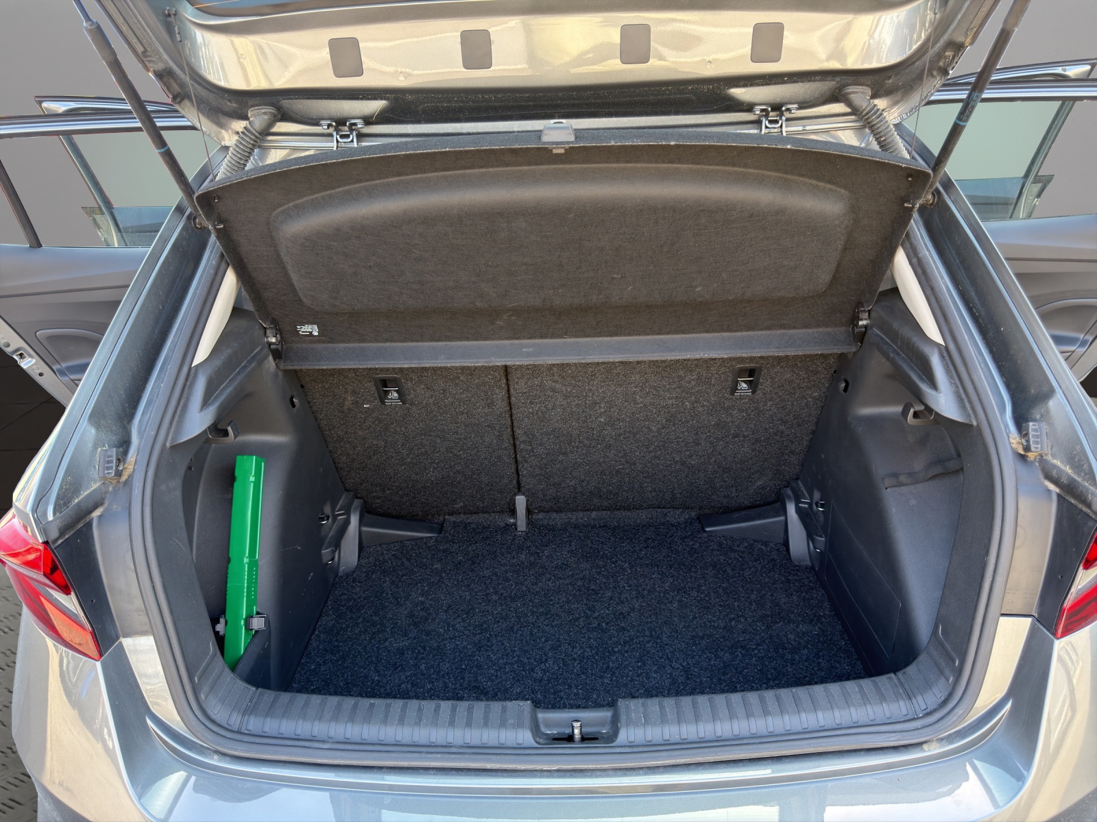 SKODA Fabia 1.0 MPI Young Edition-image-18