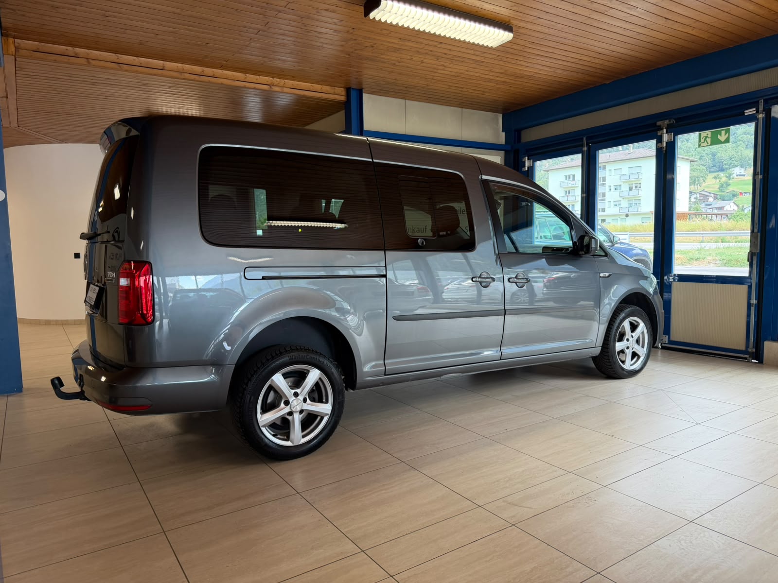 VW Caddy Maxi 2.0 TDI Comfortline 4Motion-image-12