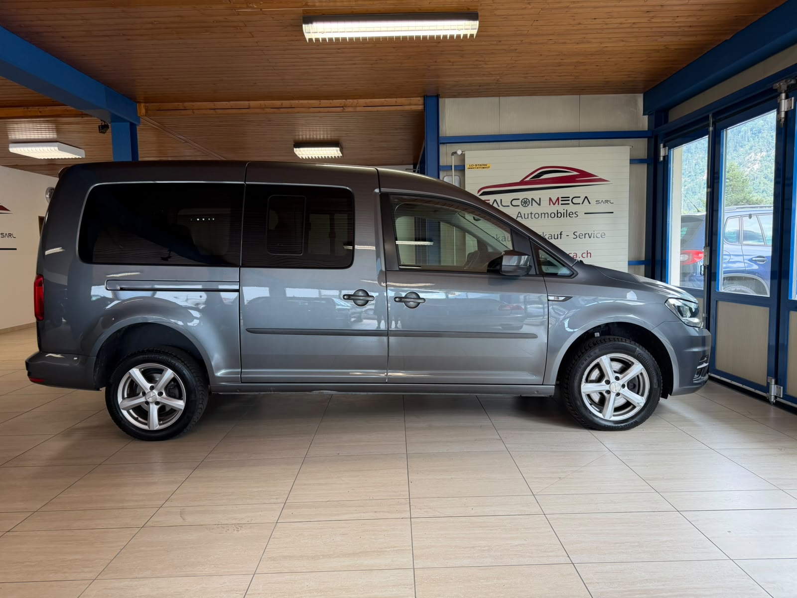VW Caddy Maxi 2.0 TDI Comfortline 4Motion-image-5
