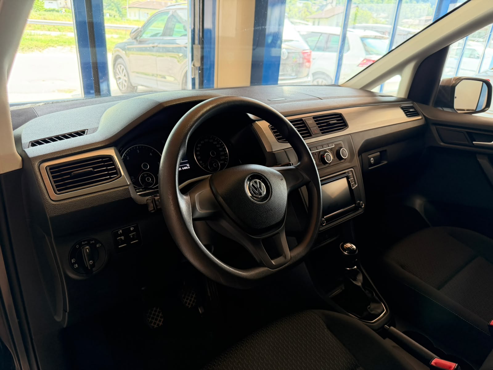 VW Caddy Maxi 2.0 TDI Comfortline 4Motion-image-17