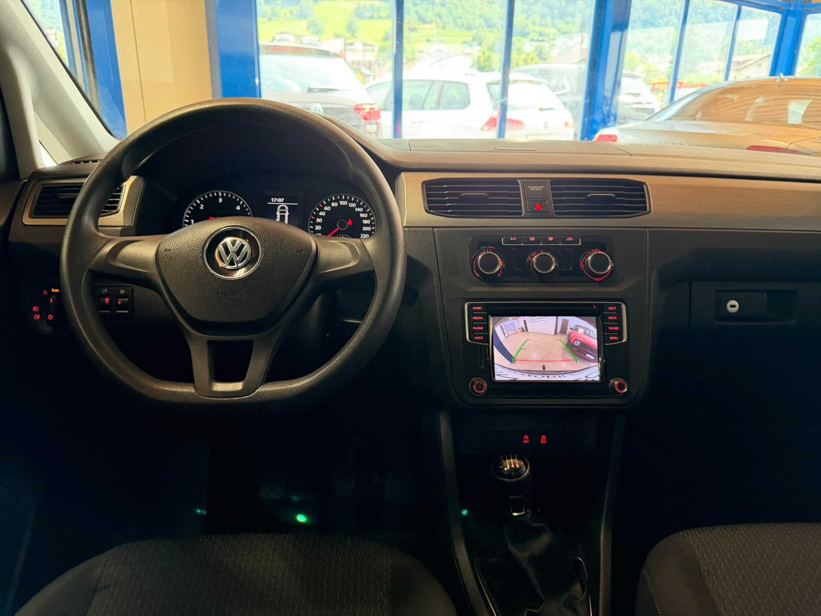 VW Caddy Maxi 2.0 TDI Comfortline 4Motion-image-15