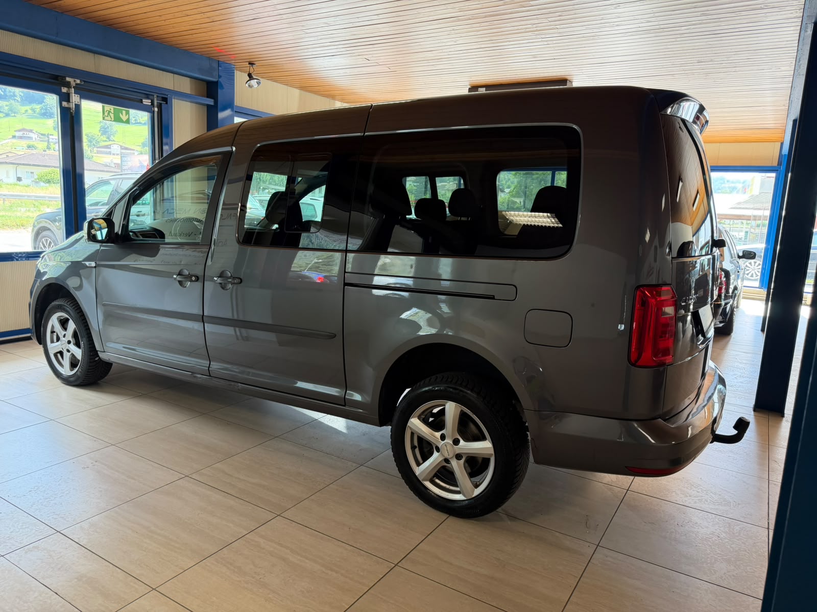 VW Caddy Maxi 2.0 TDI Comfortline 4Motion-image-6