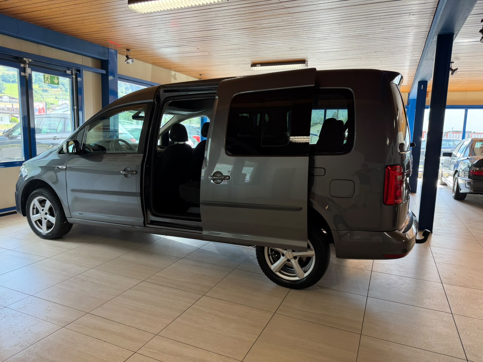 VW Caddy Maxi 2.0 TDI Comfortline 4Motion-image-7