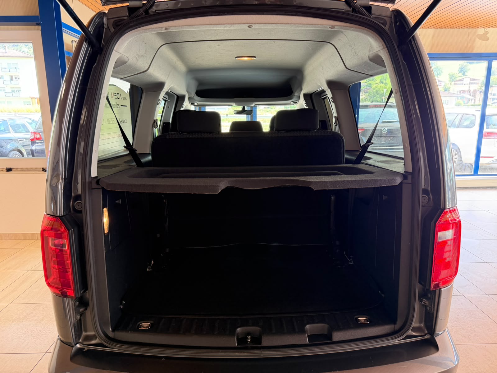 VW Caddy Maxi 2.0 TDI Comfortline 4Motion-image-13