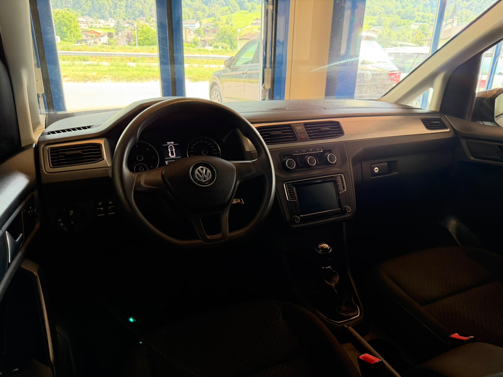 VW Caddy Maxi 2.0 TDI Comfortline 4Motion-image-16