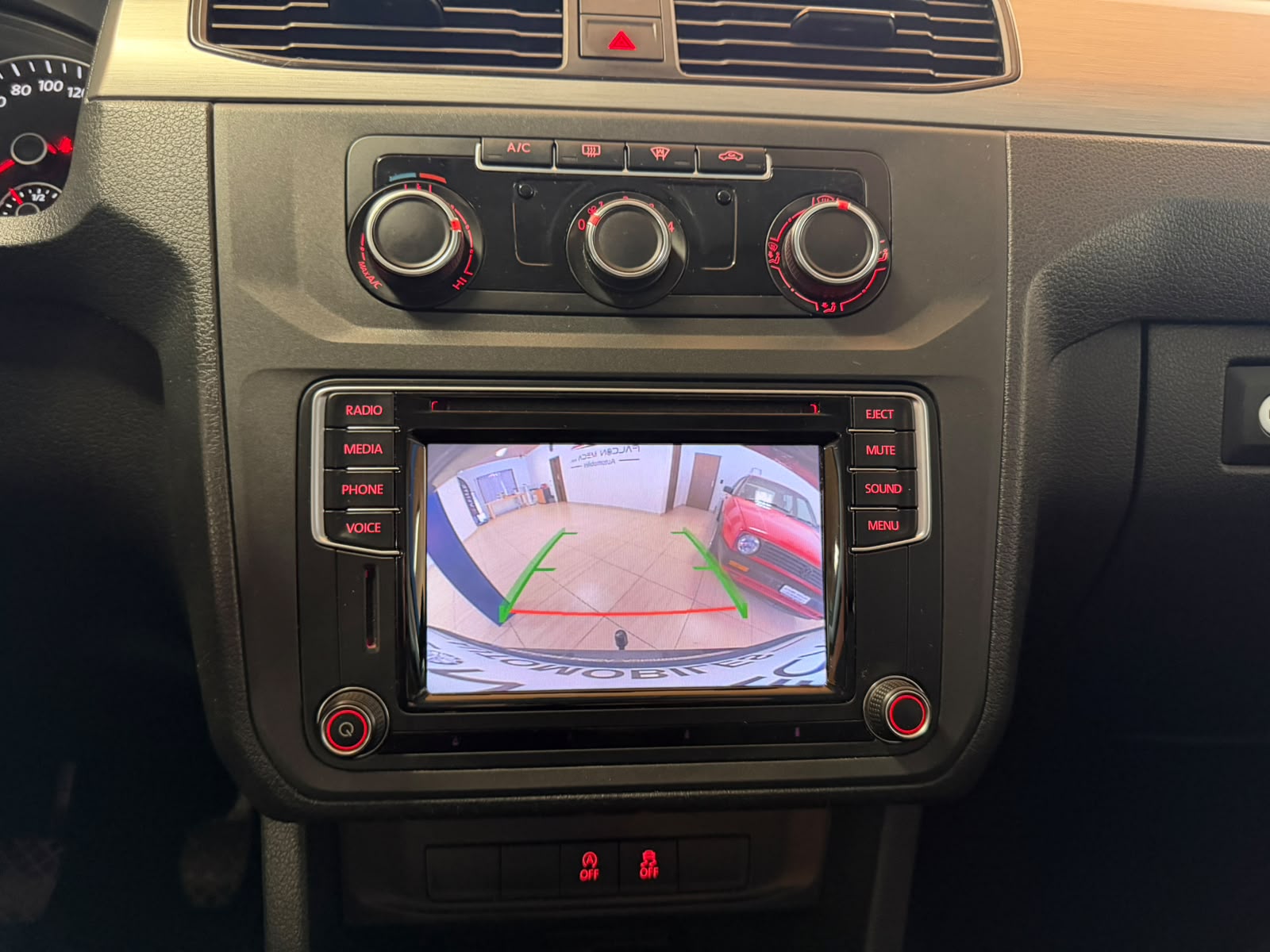 VW Caddy Maxi 2.0 TDI Comfortline 4Motion-image-18