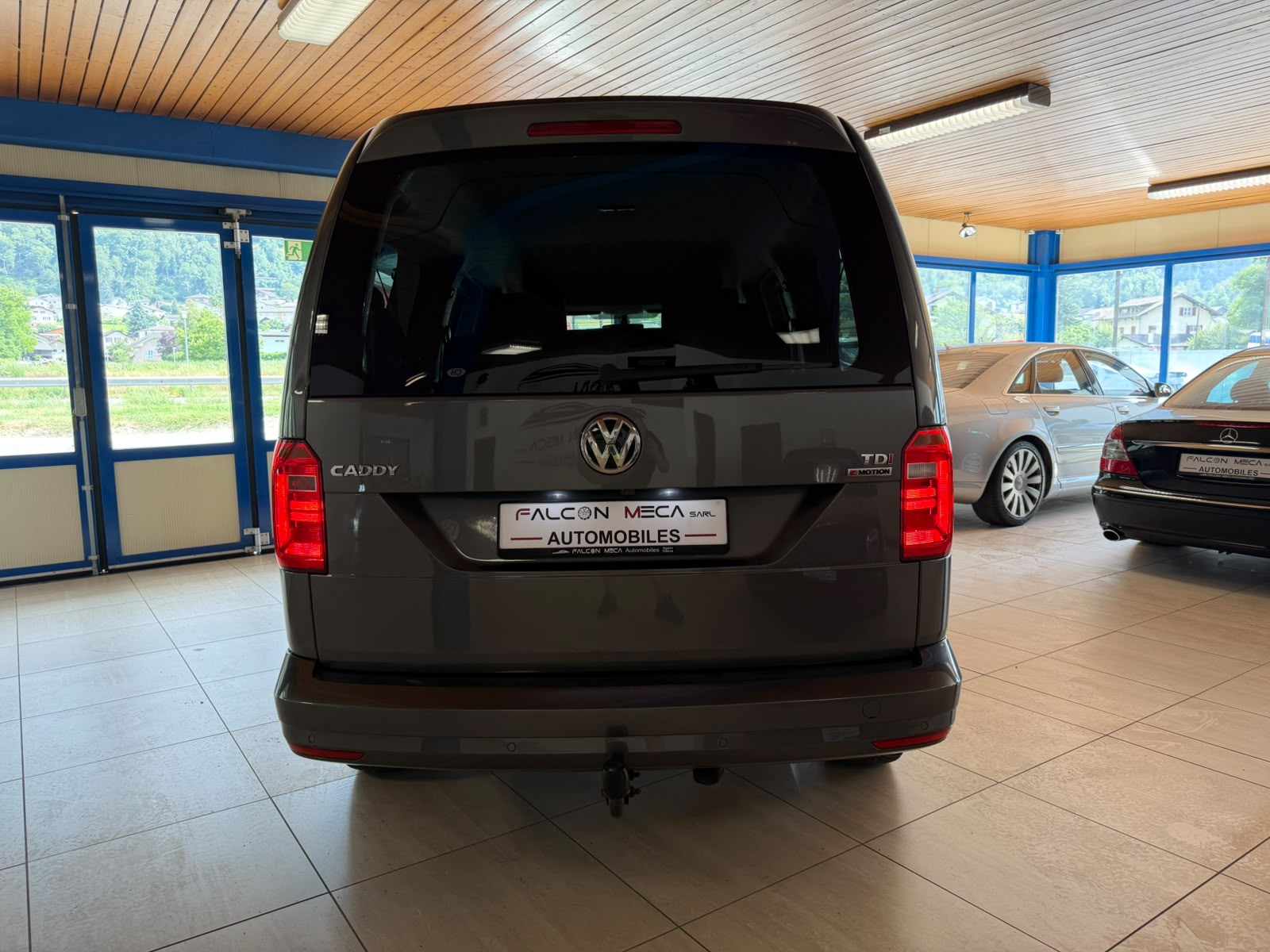 VW Caddy Maxi 2.0 TDI Comfortline 4Motion-image-10