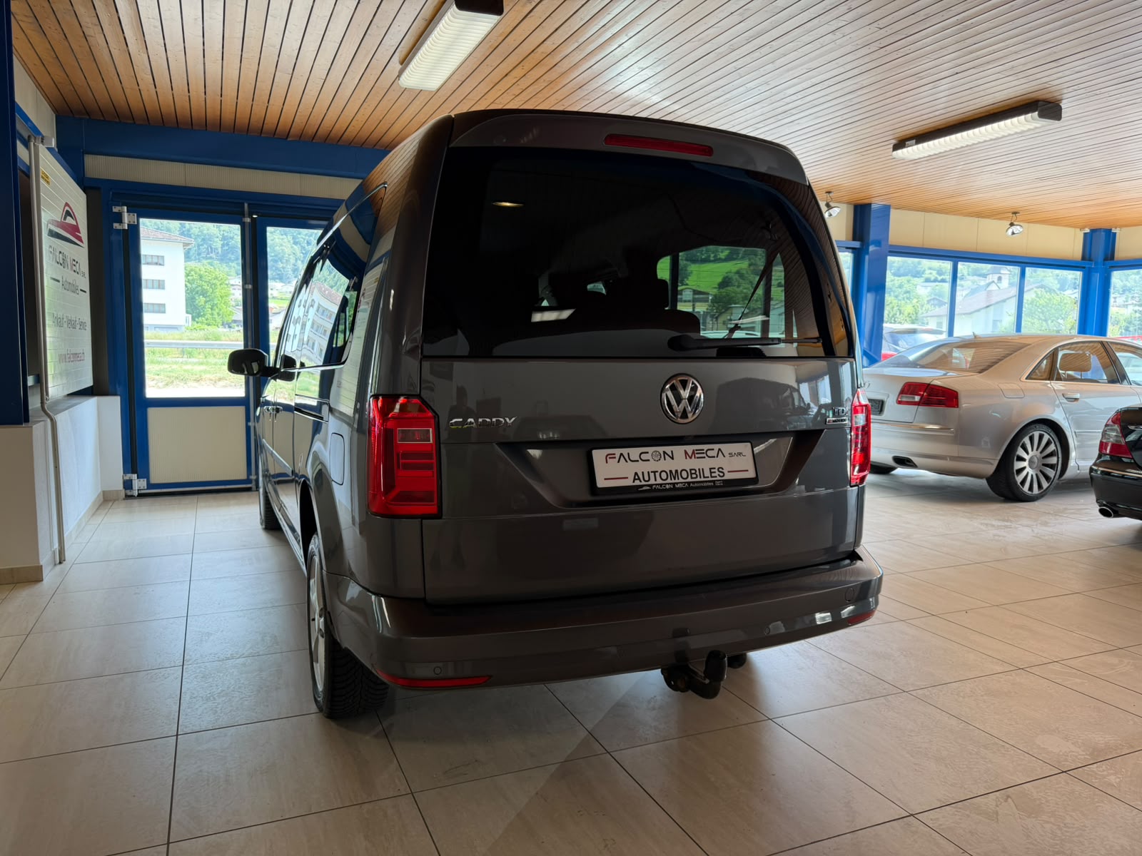 VW Caddy Maxi 2.0 TDI Comfortline 4Motion-image-9