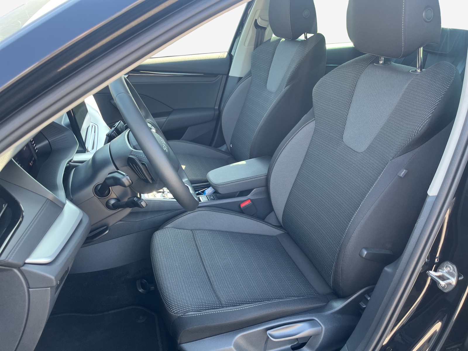 SKODA Octavia Combi 1.5 TSI mHEV DSG Dynamic-image-7